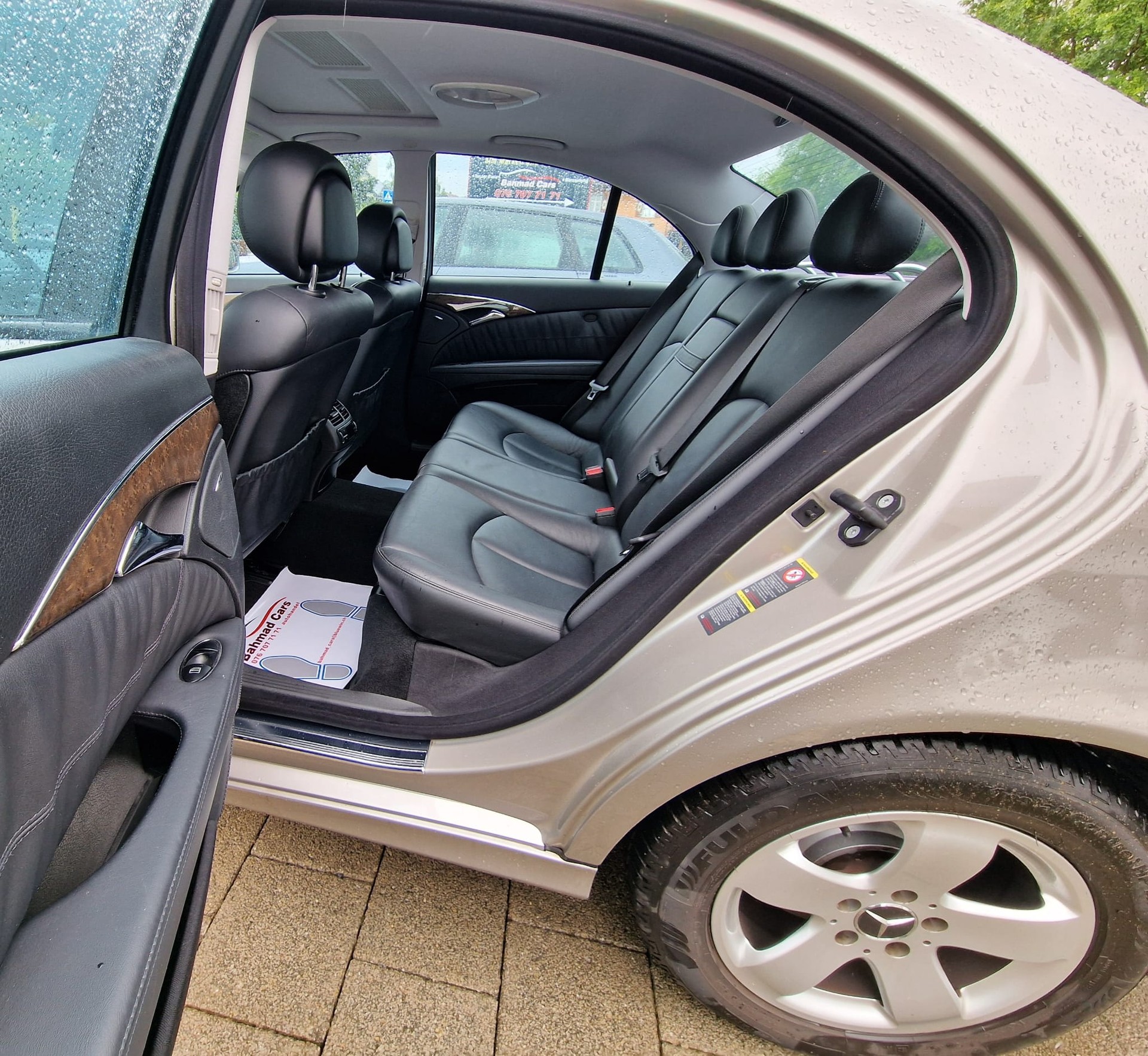 MERCEDES-BENZ E 350 Avantgarde 4Matic Automatic-image-7