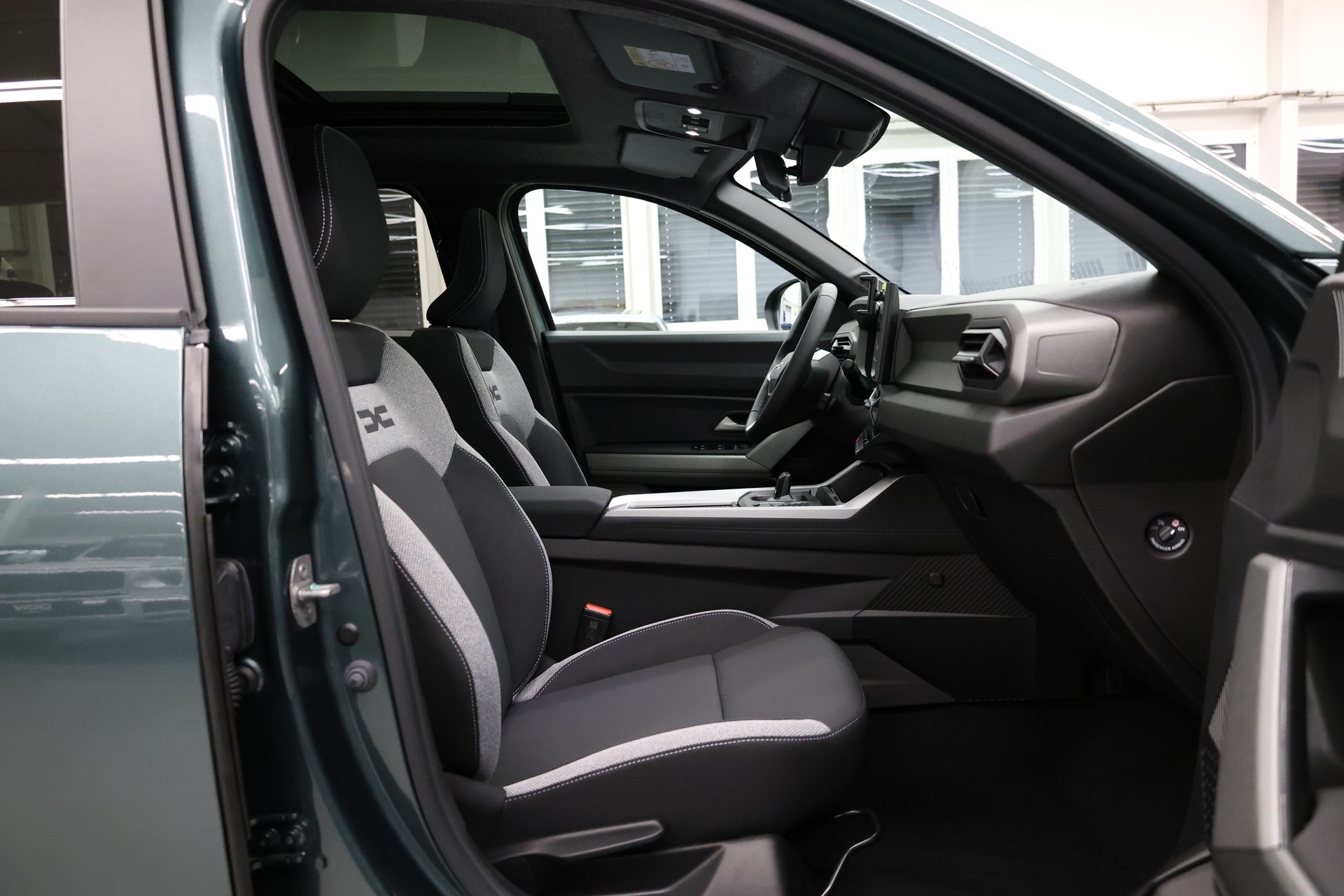 DACIA Bigster 1.8 Hybrid Journey-image-12