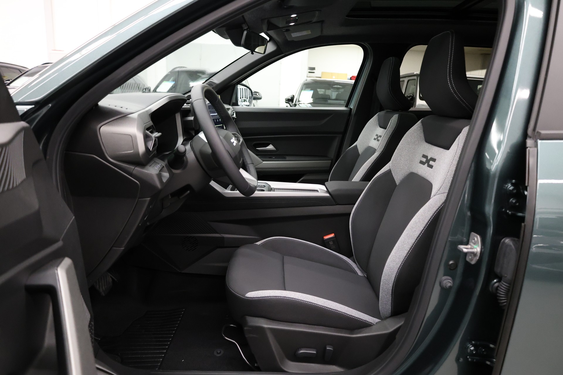 DACIA Bigster 1.8 Hybrid Journey-image-11