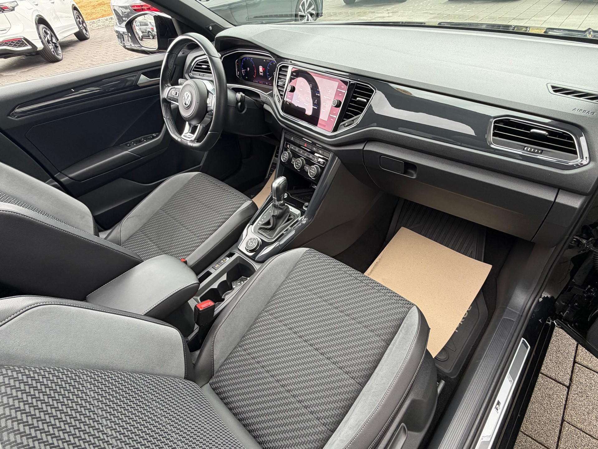 VW T-Roc 2.0 TSI Sport DSG 4Motion-image-14