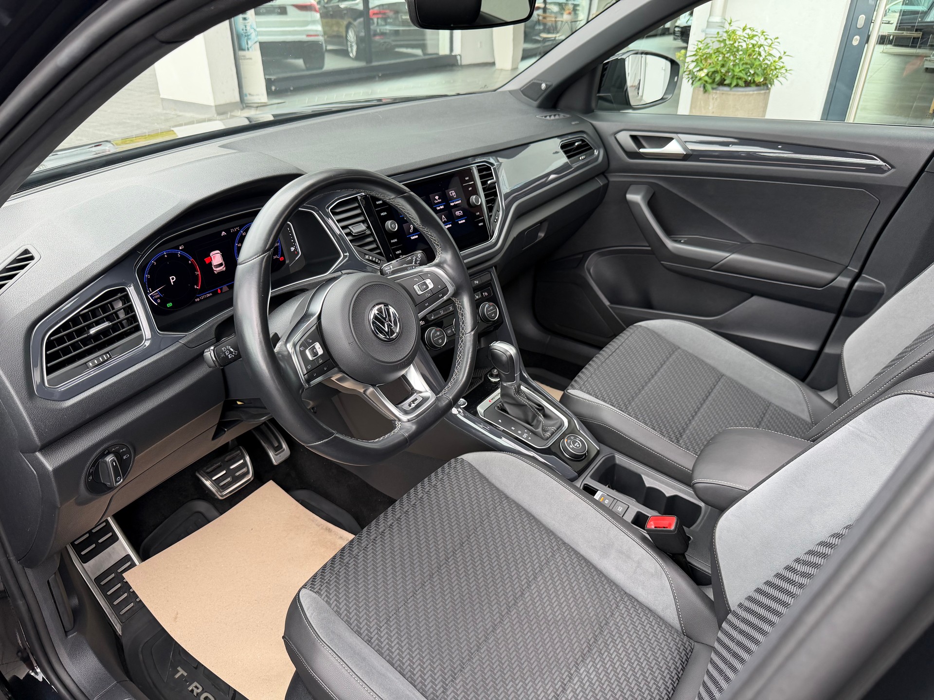 VW T-Roc 2.0 TSI Sport DSG 4Motion-image-11