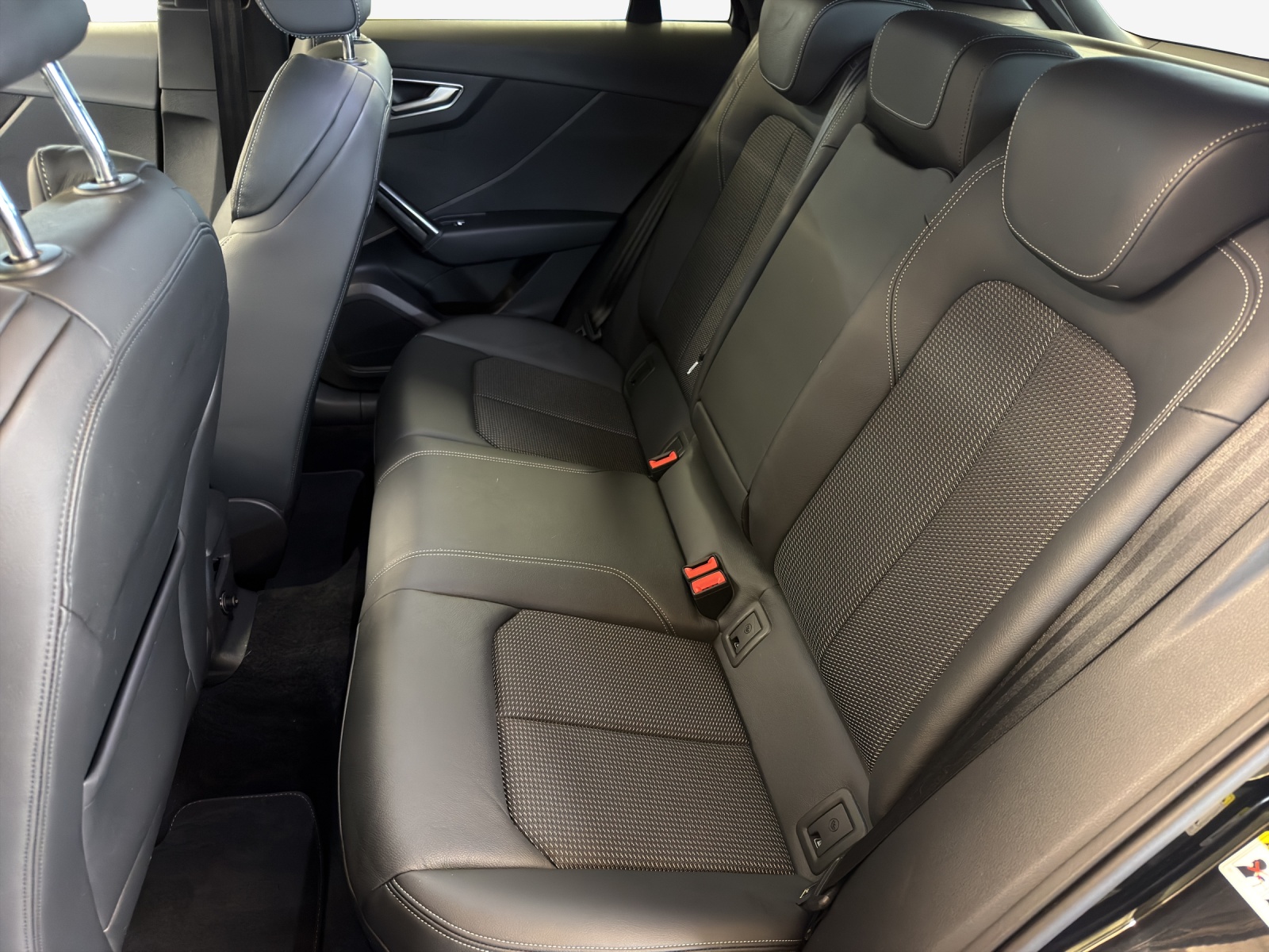 AUDI Q2 35 TFSI S line S-tronic-image-11