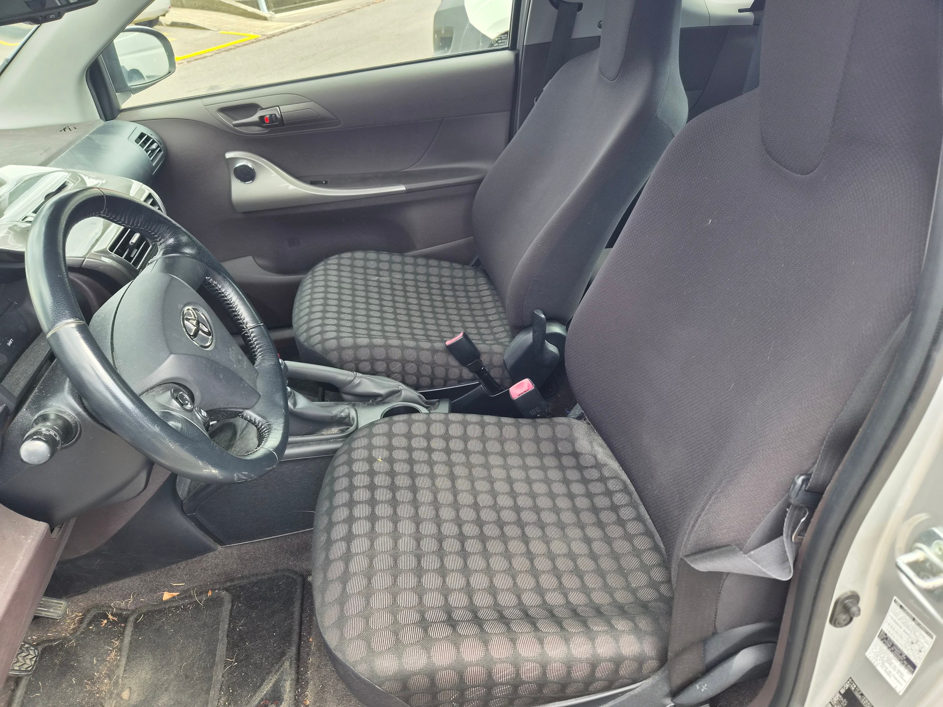TOYOTA iQ2 1.4 D-4D-image-7
