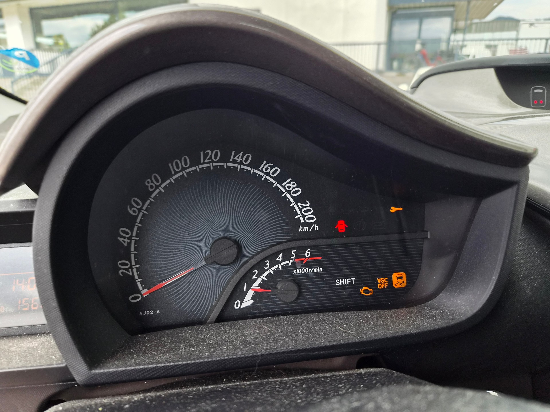 TOYOTA iQ2 1.4 D-4D-image-8