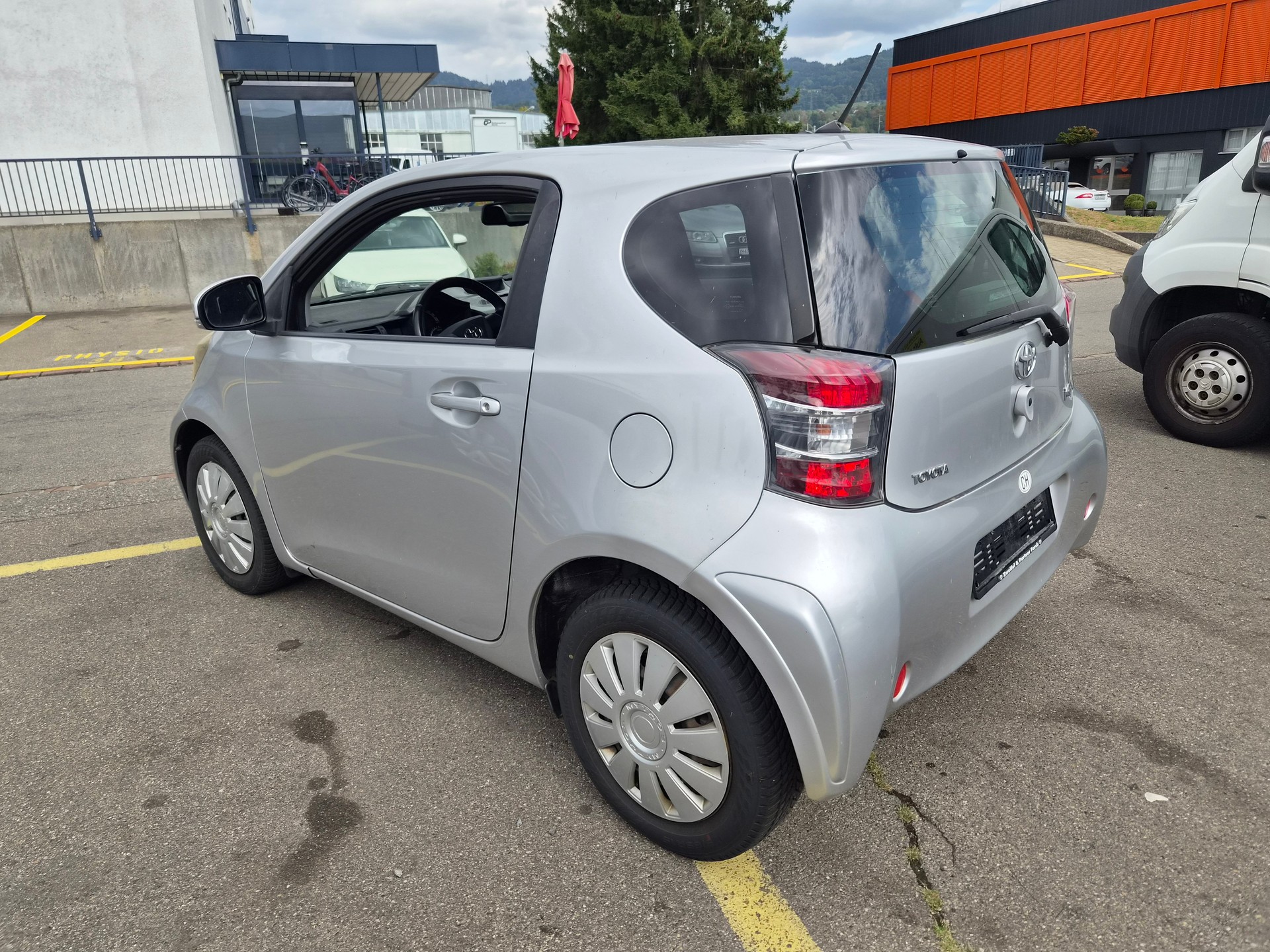 TOYOTA iQ2 1.4 D-4D-image-4
