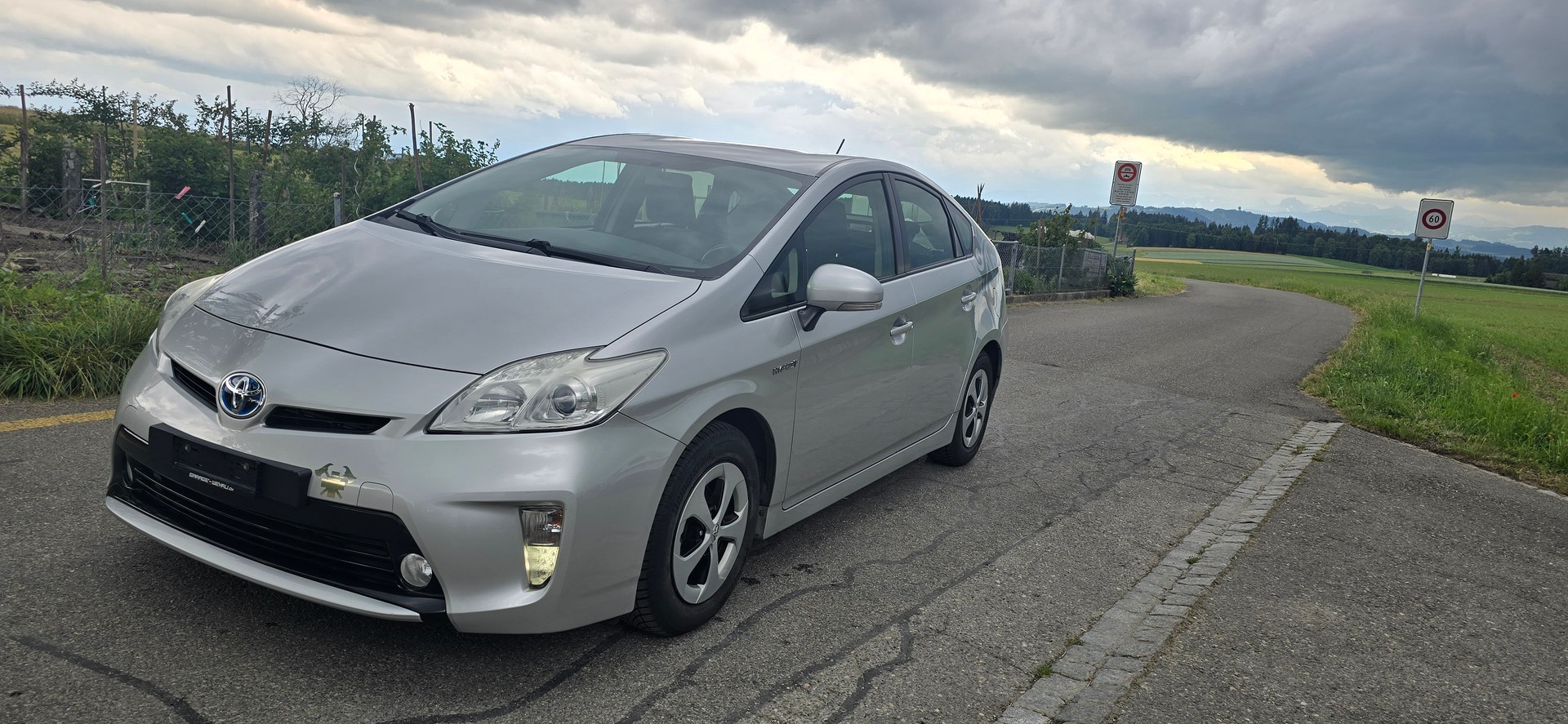 TOYOTA Prius 1.8 16V HSD Luna-image-2