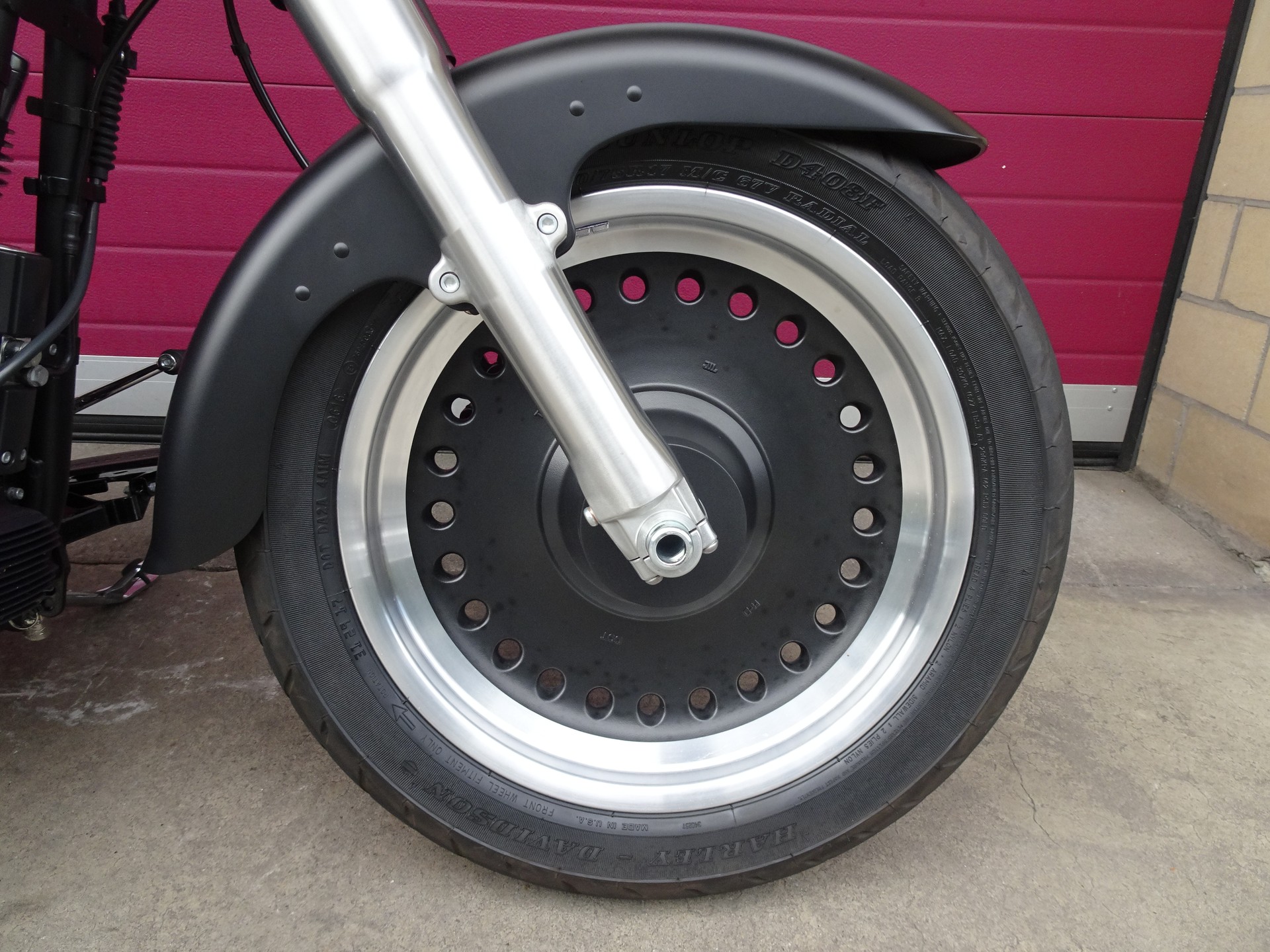 HARLEY-DAVIDSON FLSTFB Fat Boy Special ABS-showroom-element-1