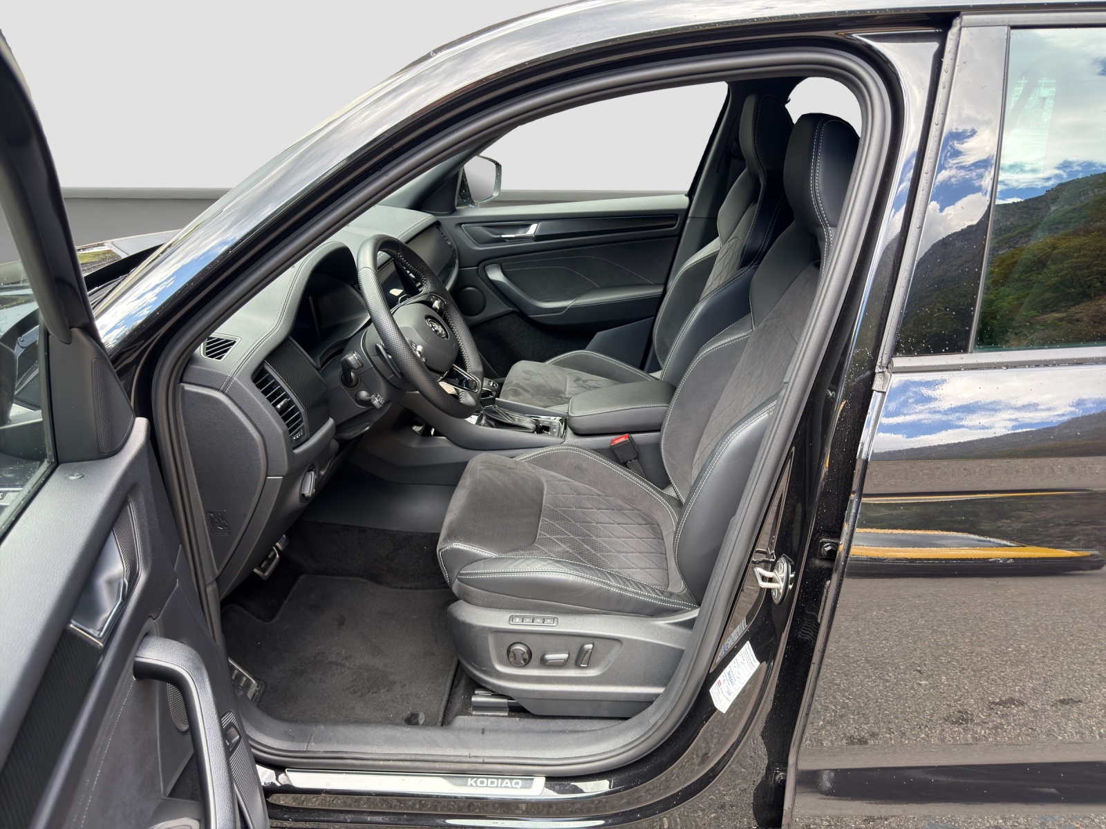 SKODA Kodiaq 2.0 TSI 4x4 SportLine-image-4