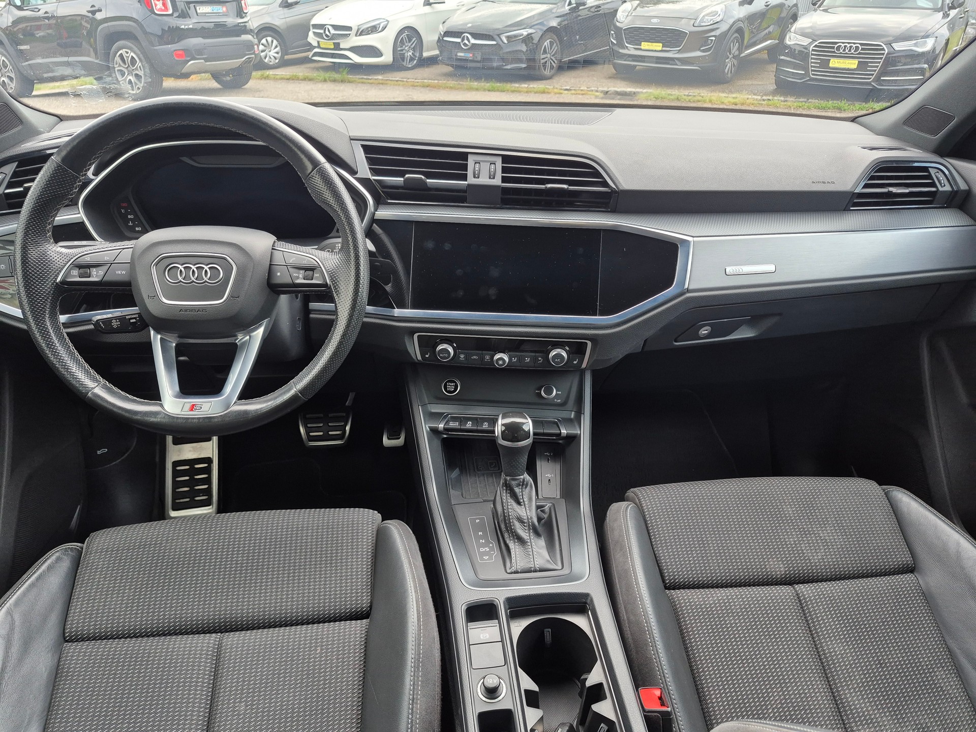 AUDI Q3 35 TFSI S line Attraction S-tronic-image-9