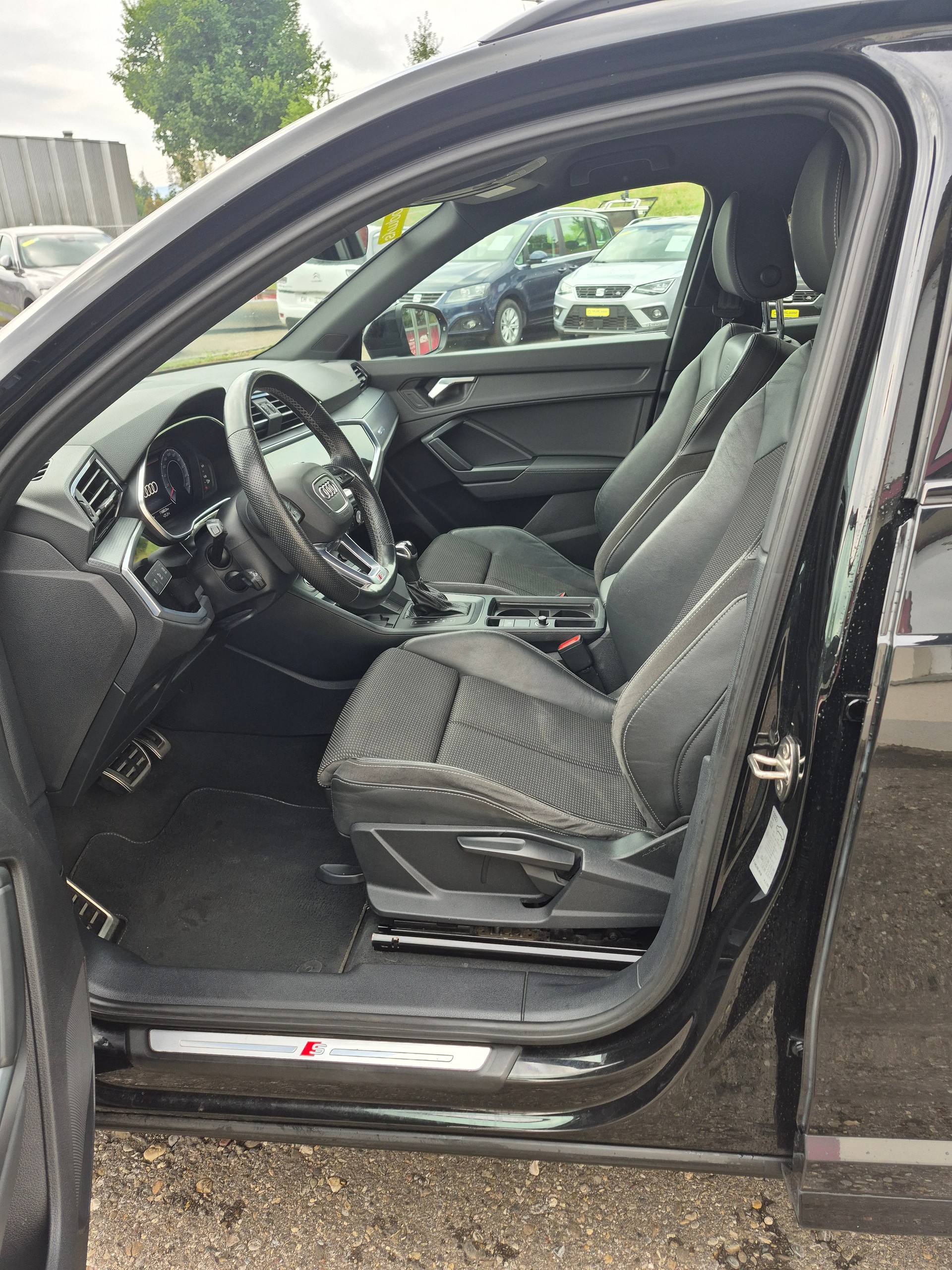 AUDI Q3 35 TFSI S line Attraction S-tronic-image-11