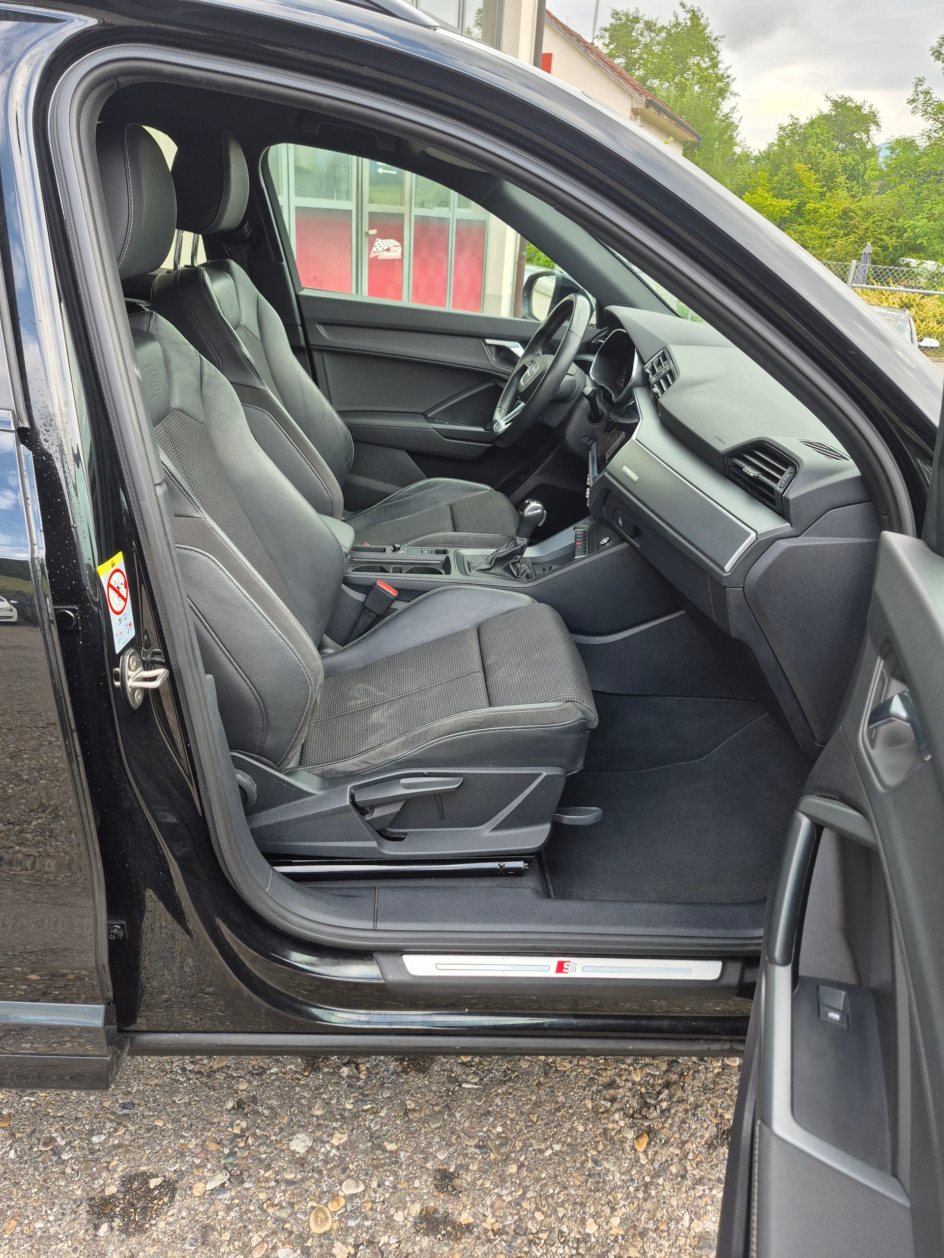 AUDI Q3 35 TFSI S line Attraction S-tronic-image-13