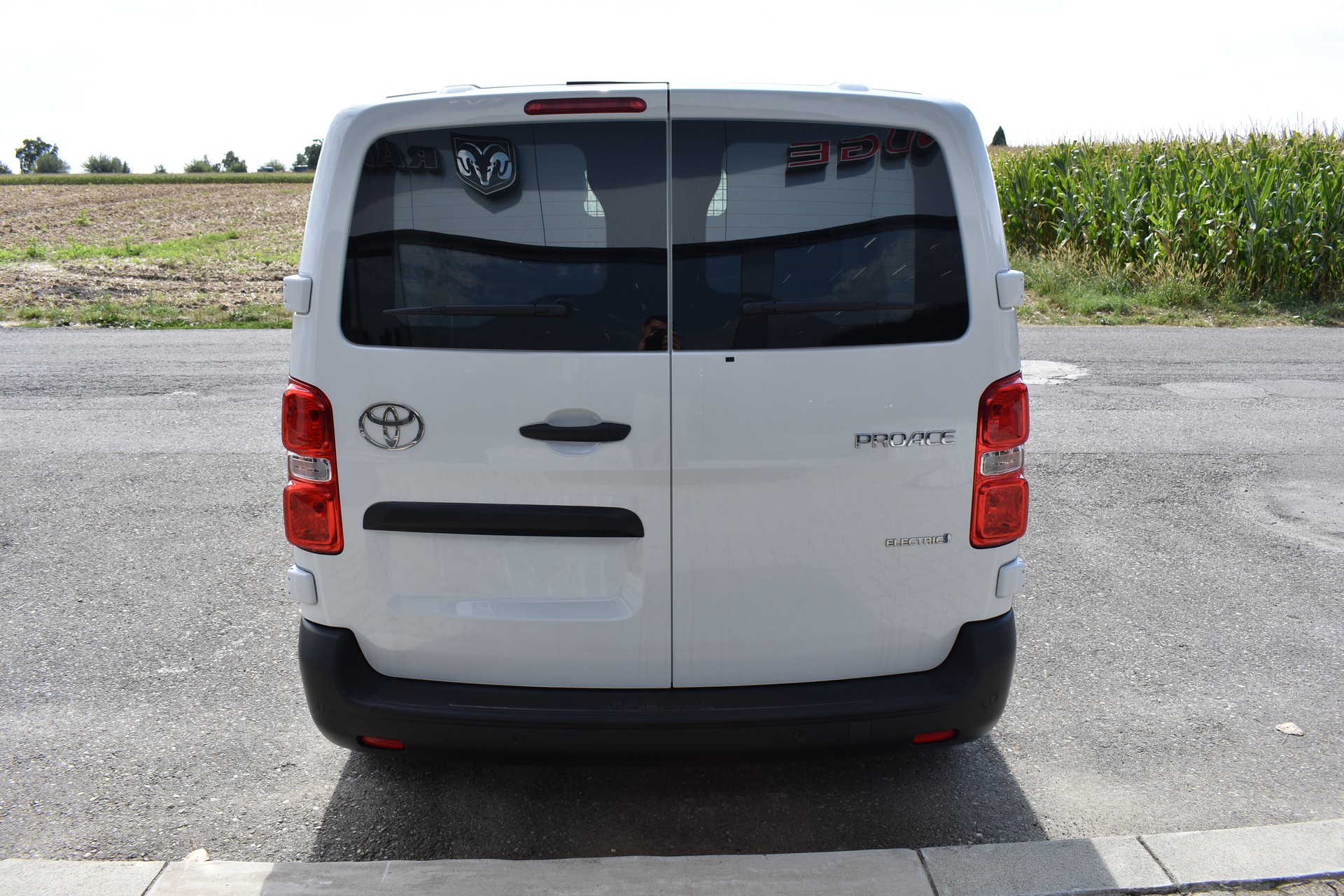 TOYOTA Proace EV 75kWh Medium Active-image-5