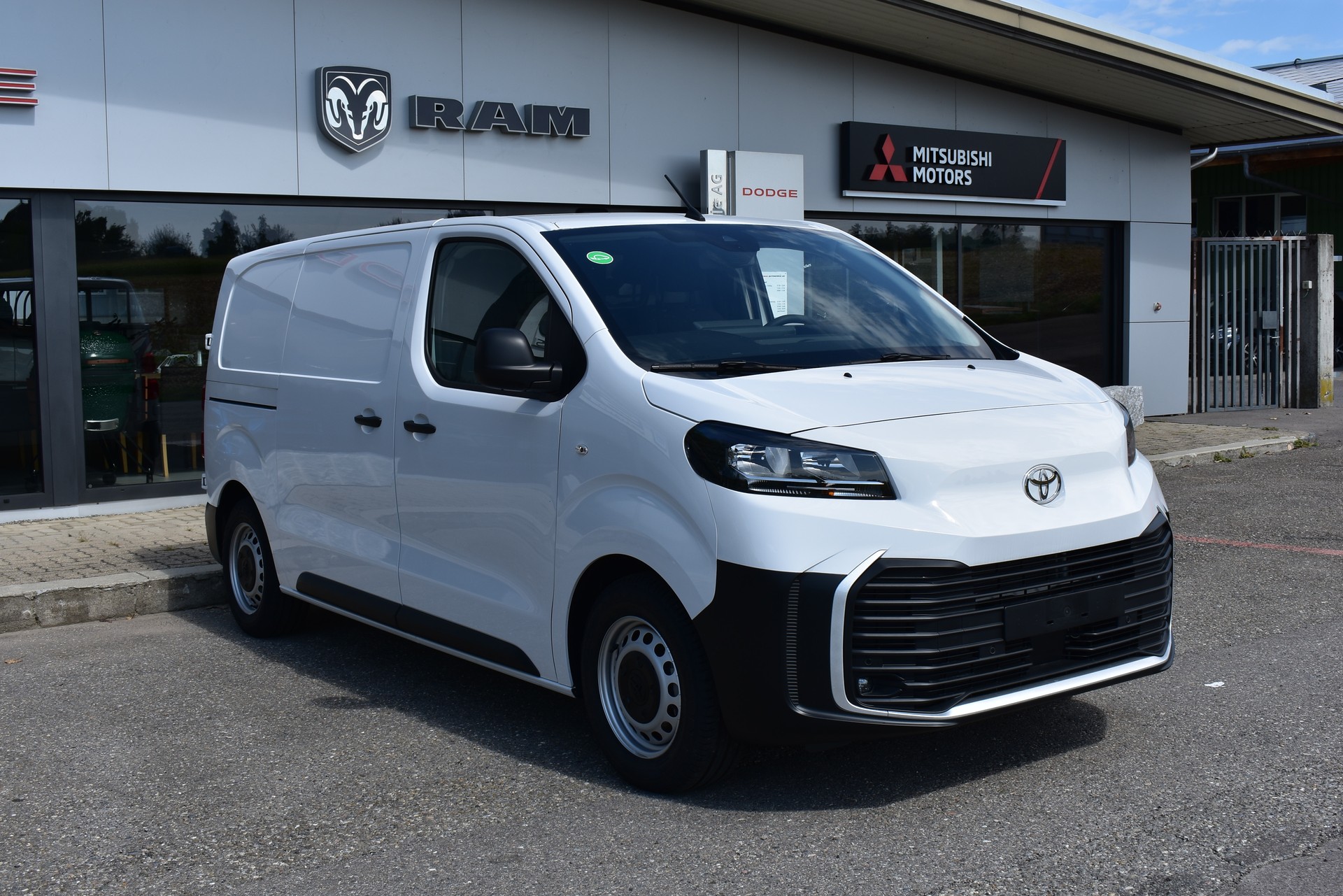 TOYOTA Proace EV 75kWh Medium Active-image-2