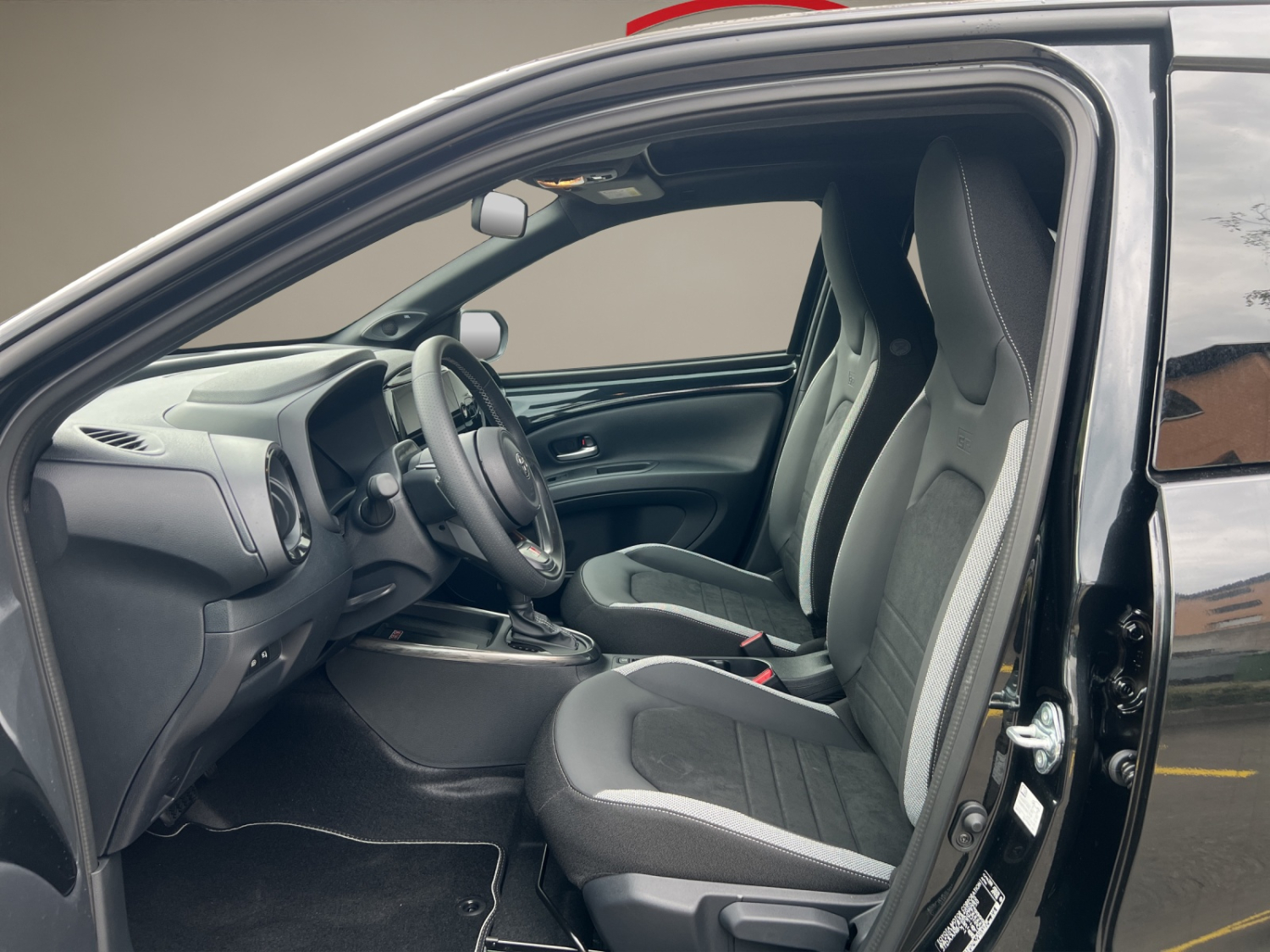 TOYOTA Aygo X 1.5 VVT-i HSD GR Sport-image-8