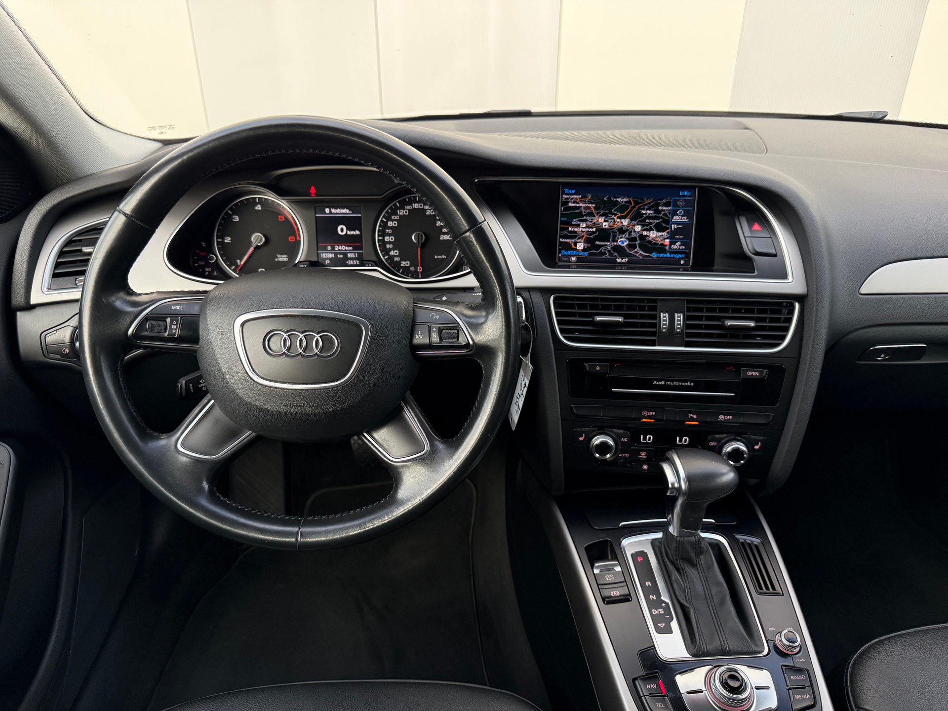 AUDI A4 Avant 2.0 TDI quattro S-tronic-image-10