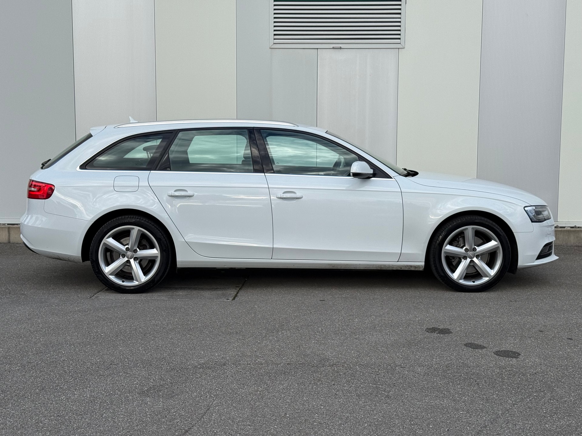 AUDI A4 Avant 2.0 TDI quattro S-tronic-image-6