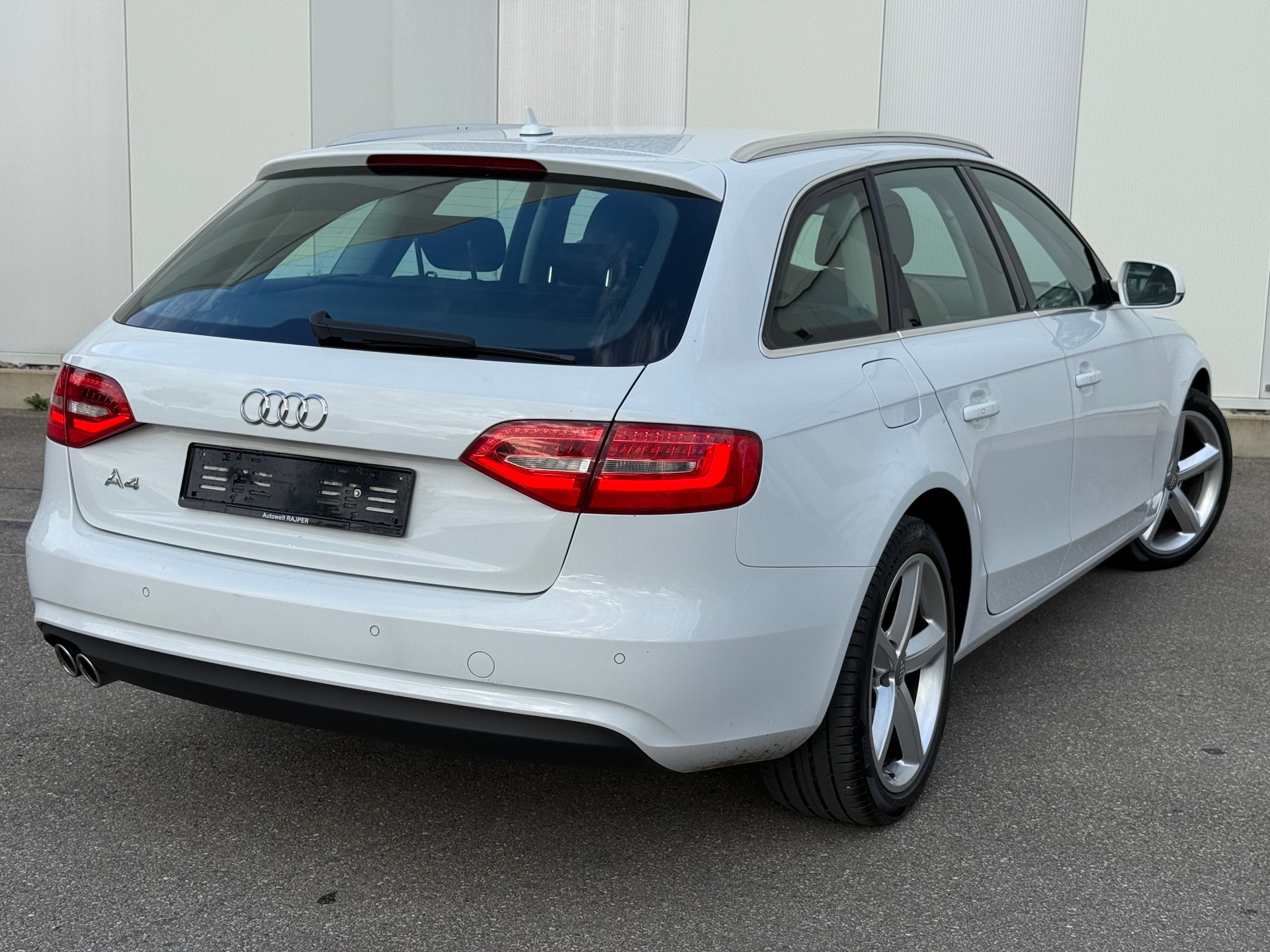 AUDI A4 Avant 2.0 TDI quattro S-tronic-image-5