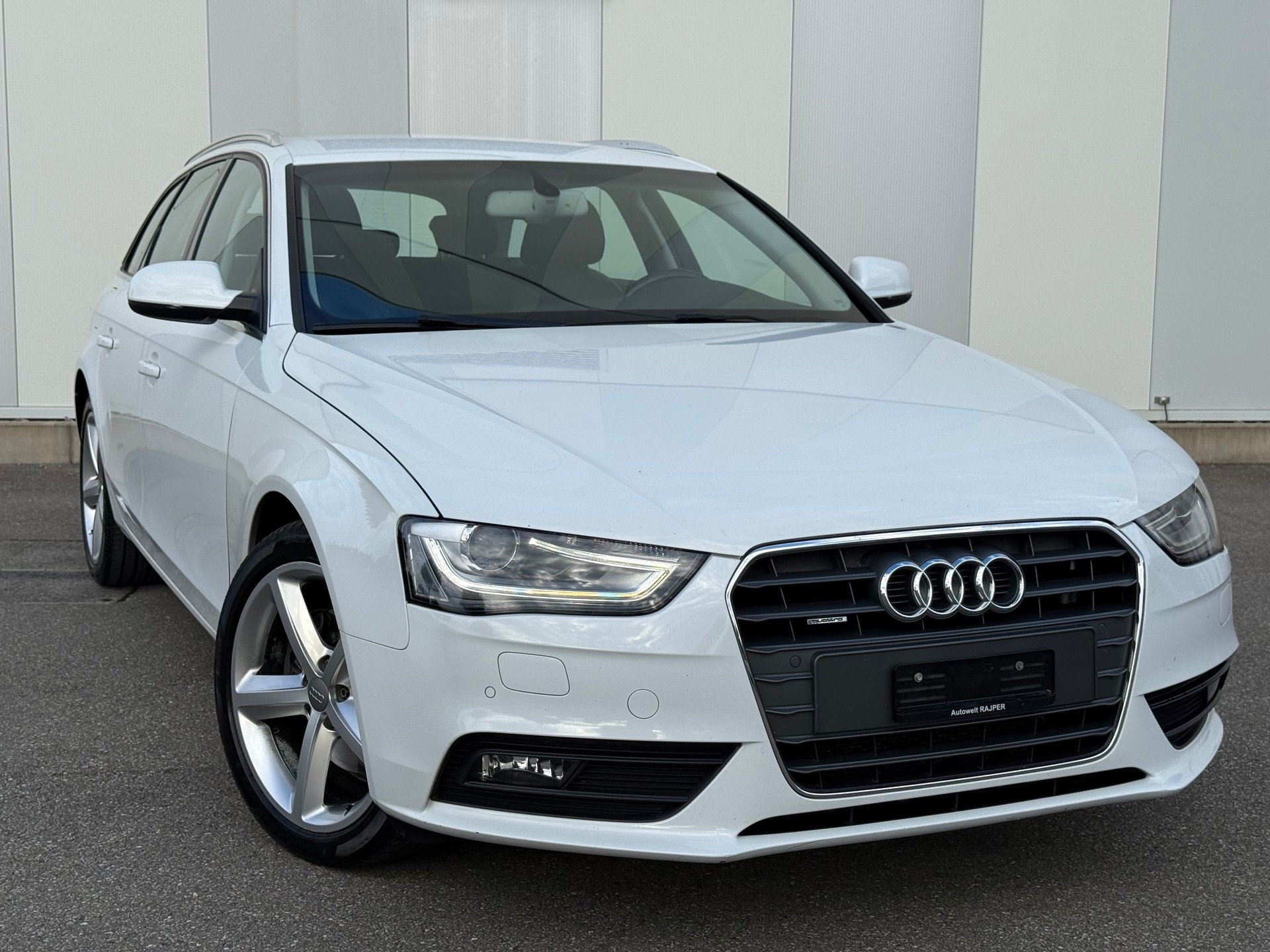 AUDI A4 Avant 2.0 TDI quattro S-tronic-image-2