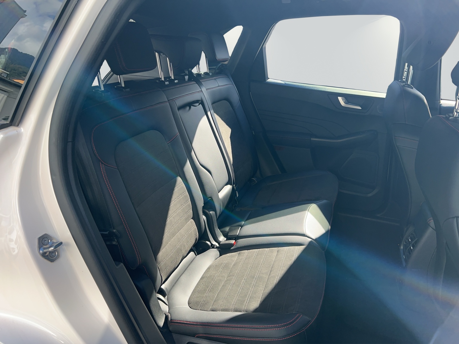 FORD Kuga 2.5 Plug-in Hybrid ST-Line X-image-12