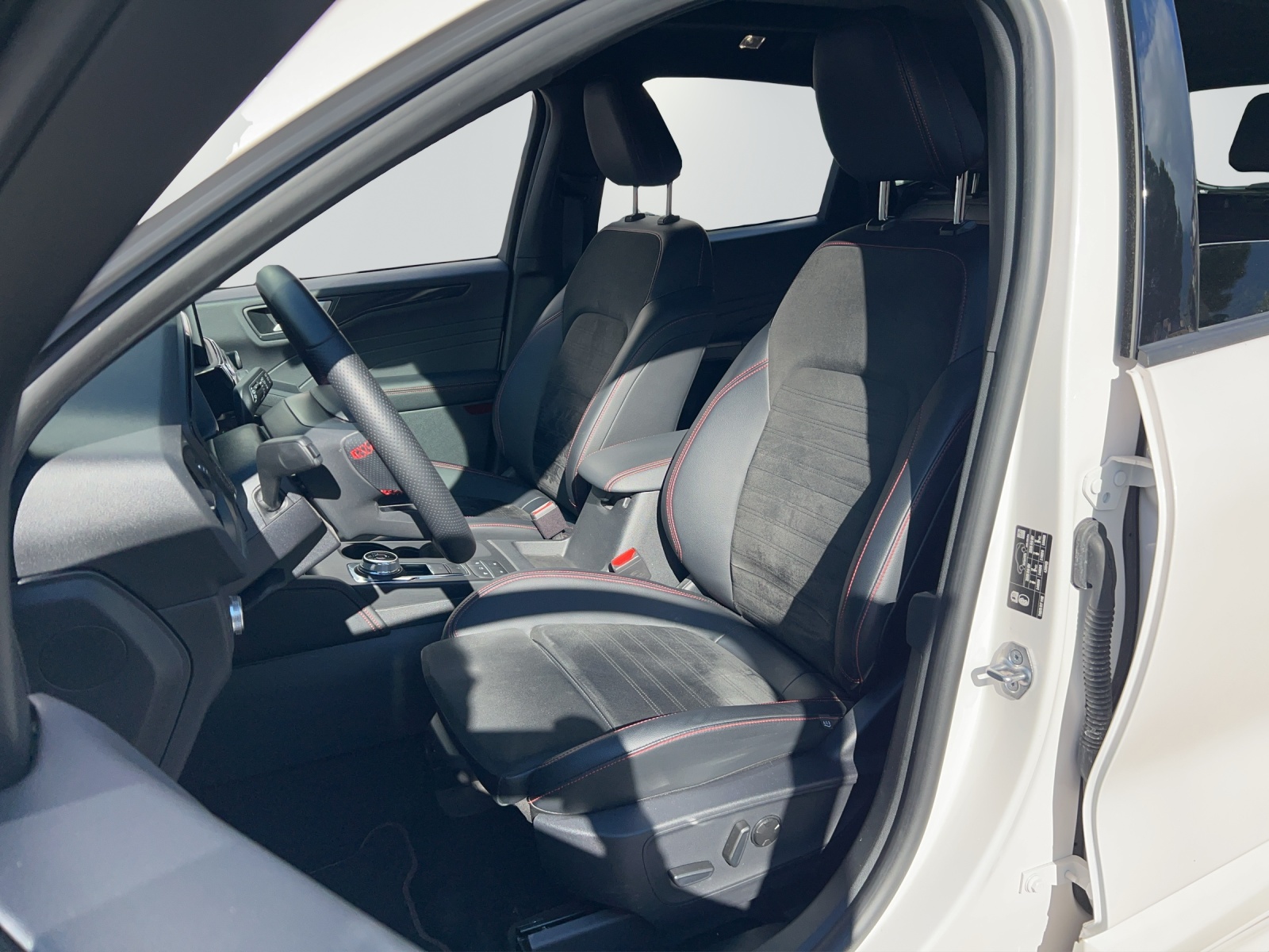 FORD Kuga 2.5 Plug-in Hybrid ST-Line X-image-4