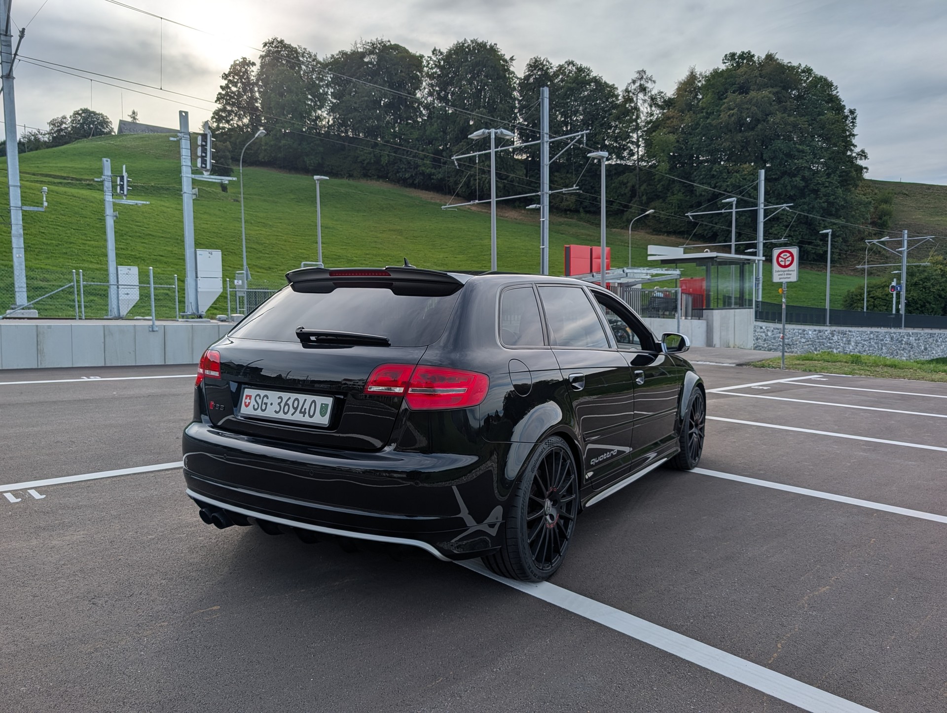AUDI 2.5 T FSI quattro S-Tronic-image-2