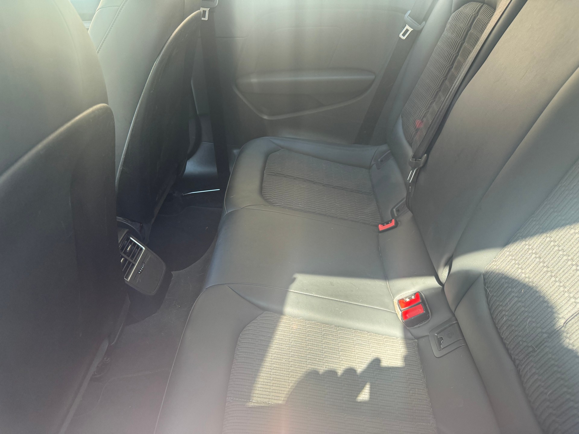 AUDI A3 1.8 TFSI Ambiente S-tronic-image-8