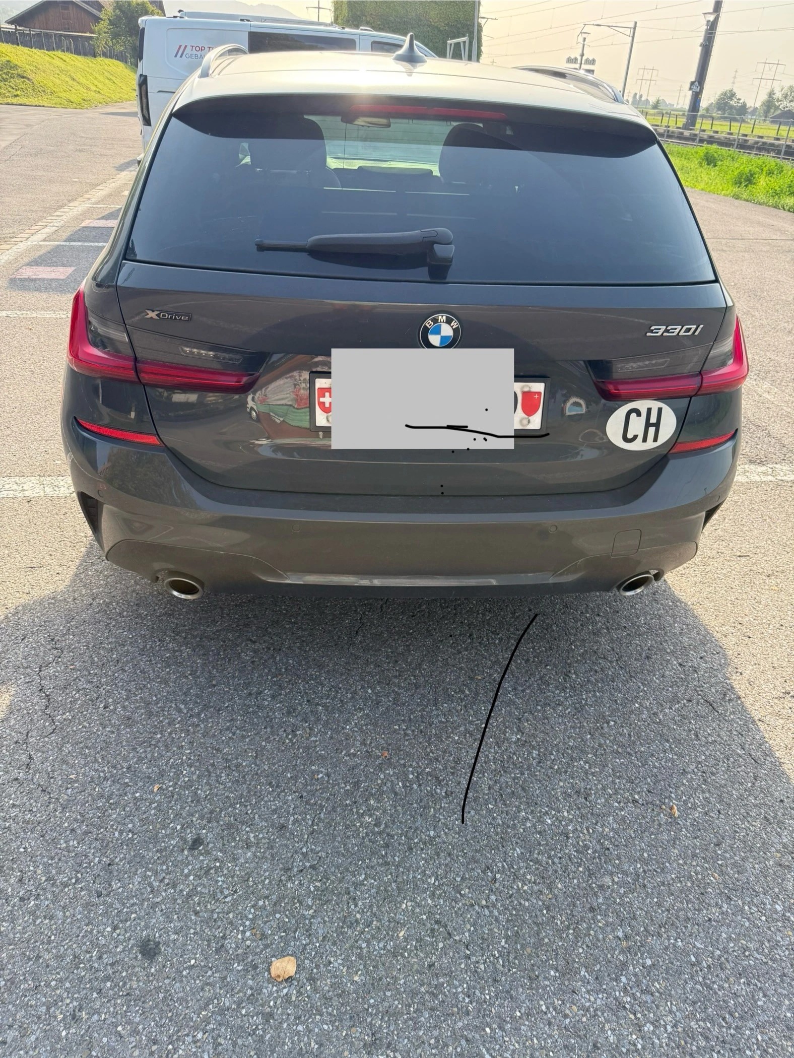 BMW 330i xDrive-image-4