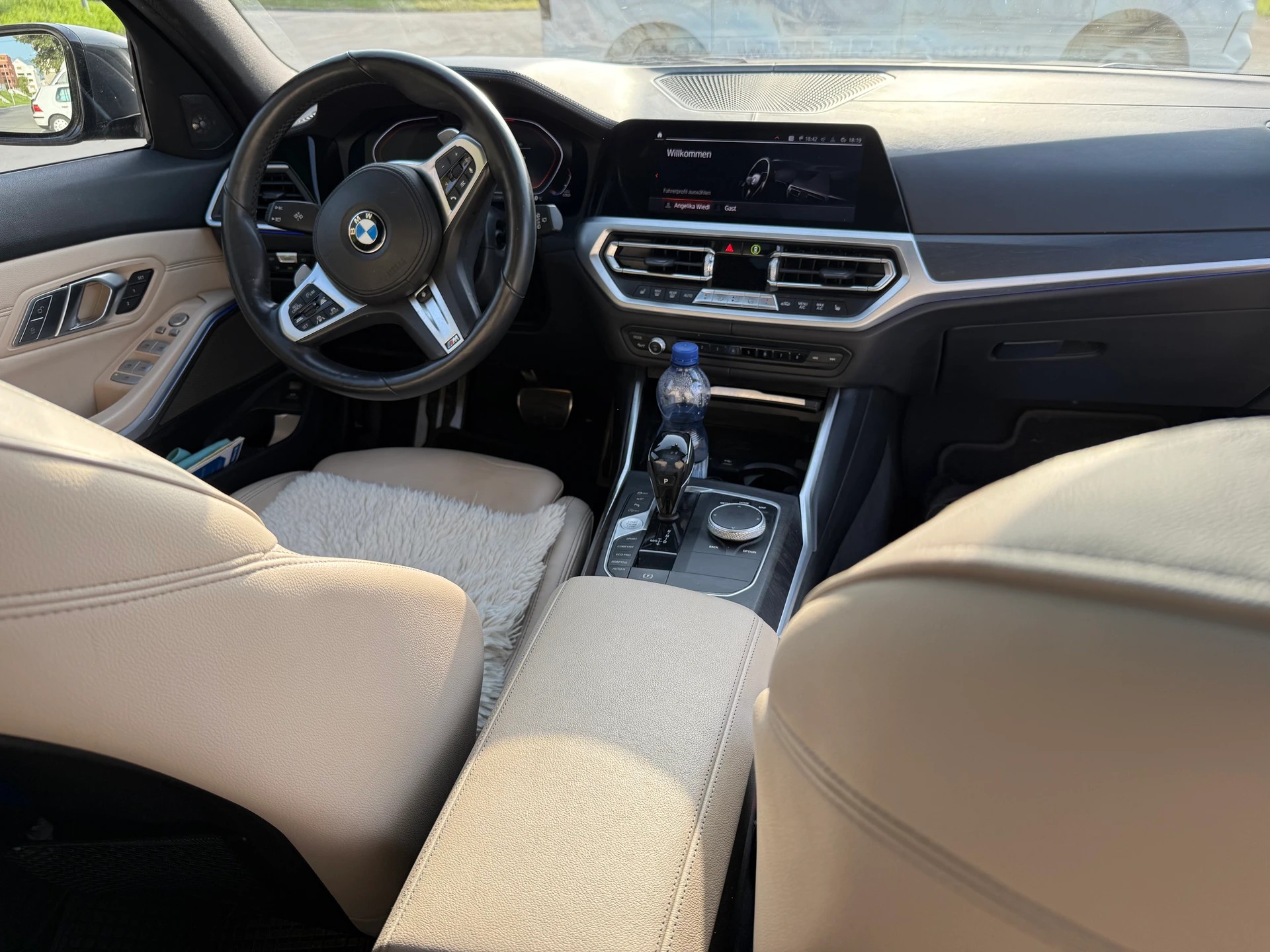 BMW 330i xDrive-image-1