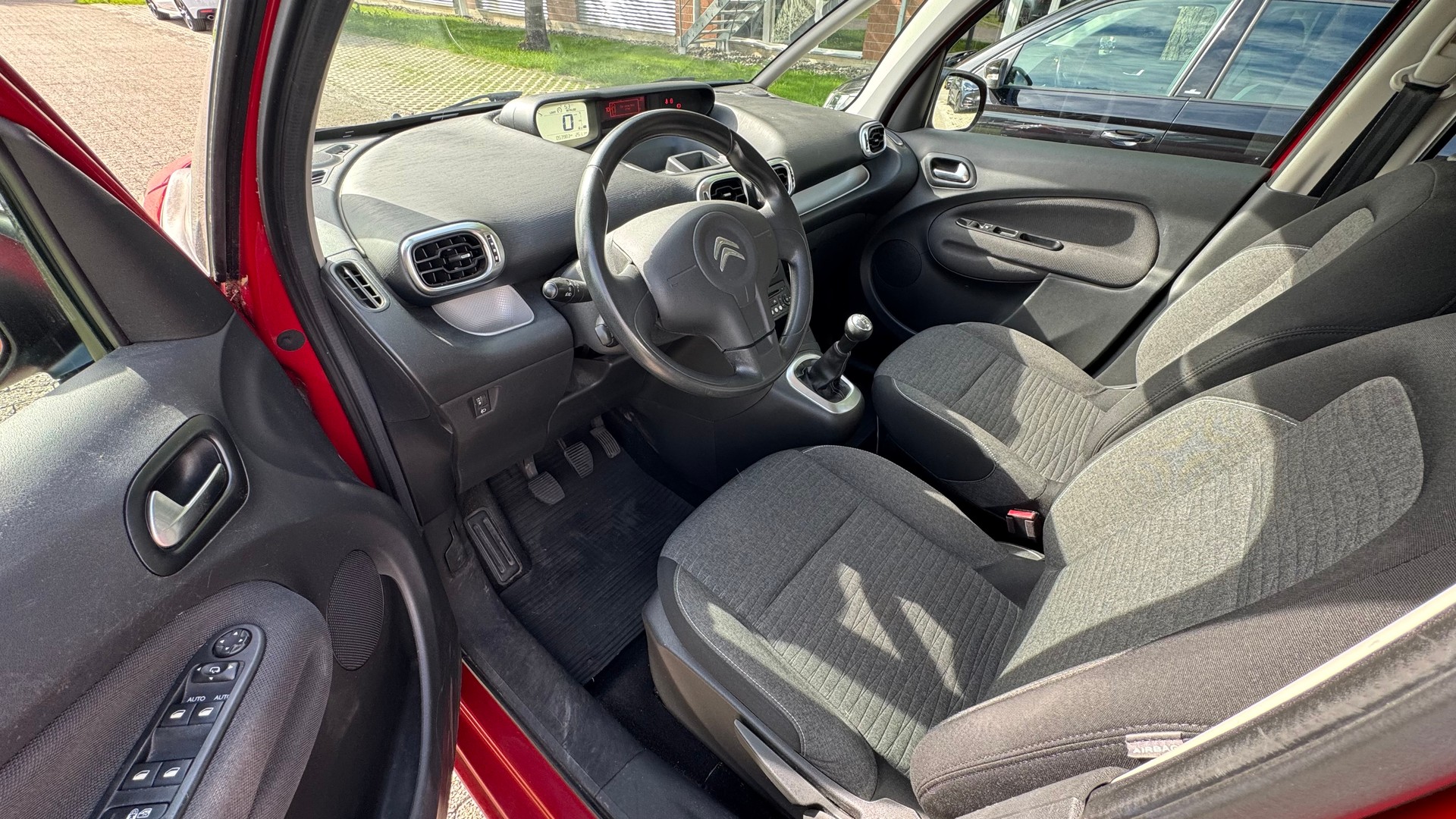 CITROEN C3 Picasso 1.2 Pure Tech Attraction-image-5