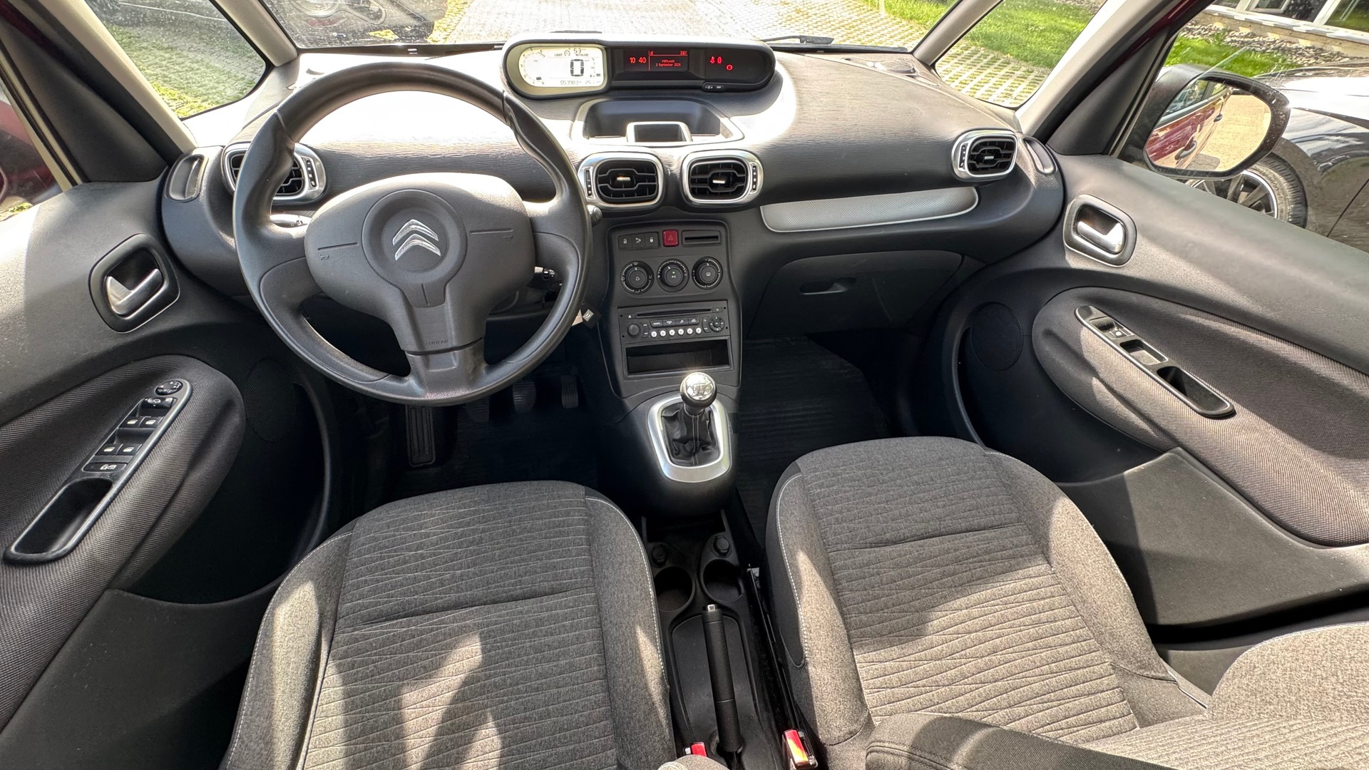 CITROEN C3 Picasso 1.2 Pure Tech Attraction-image-6