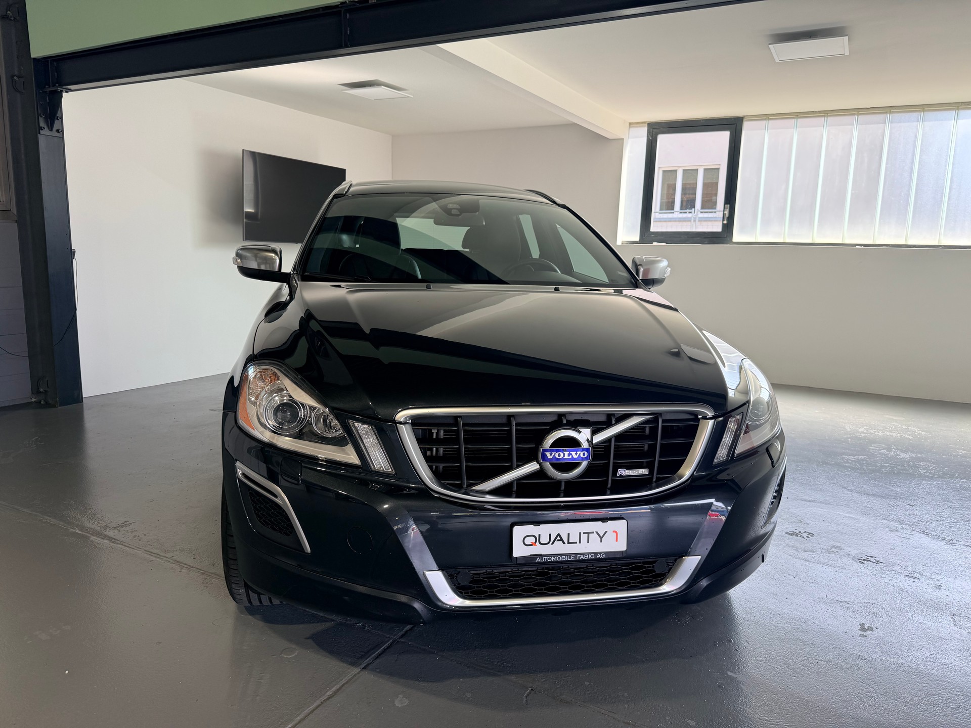 VOLVO XC60 D4 AWD R-Design Geartronic 232PS