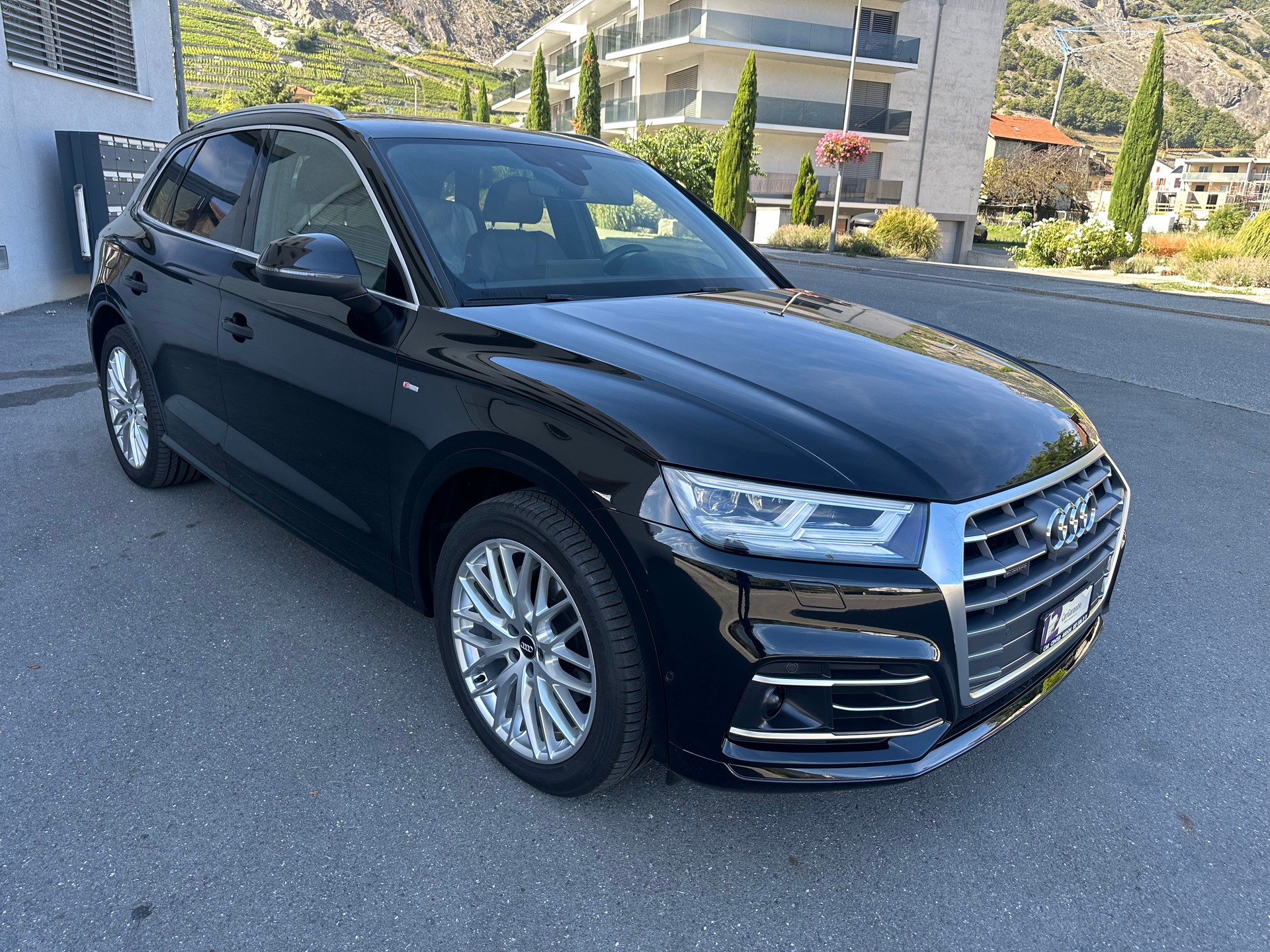 AUDI Q5 2.0 TFSI sport quattro S-tronic-image-1