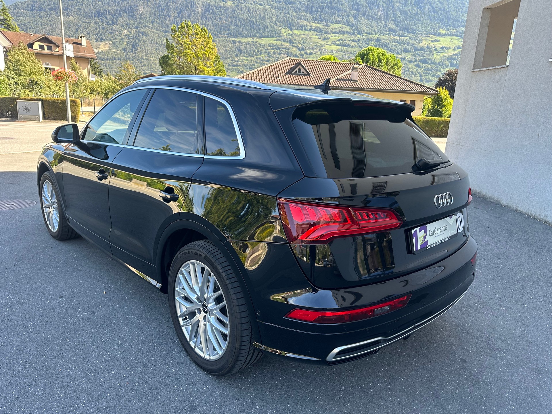AUDI Q5 2.0 TFSI sport quattro S-tronic-image-2
