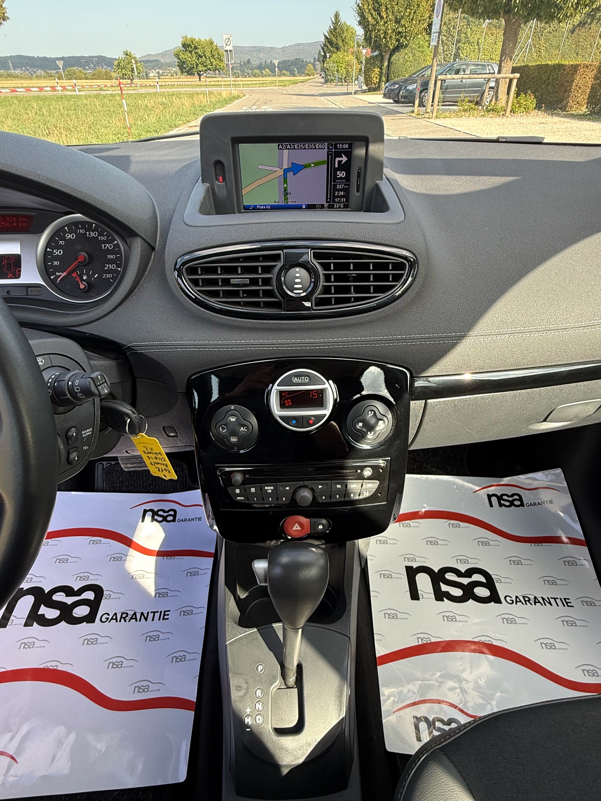 RENAULT Clio 1.6 16V Night&Day Automatic-image-11