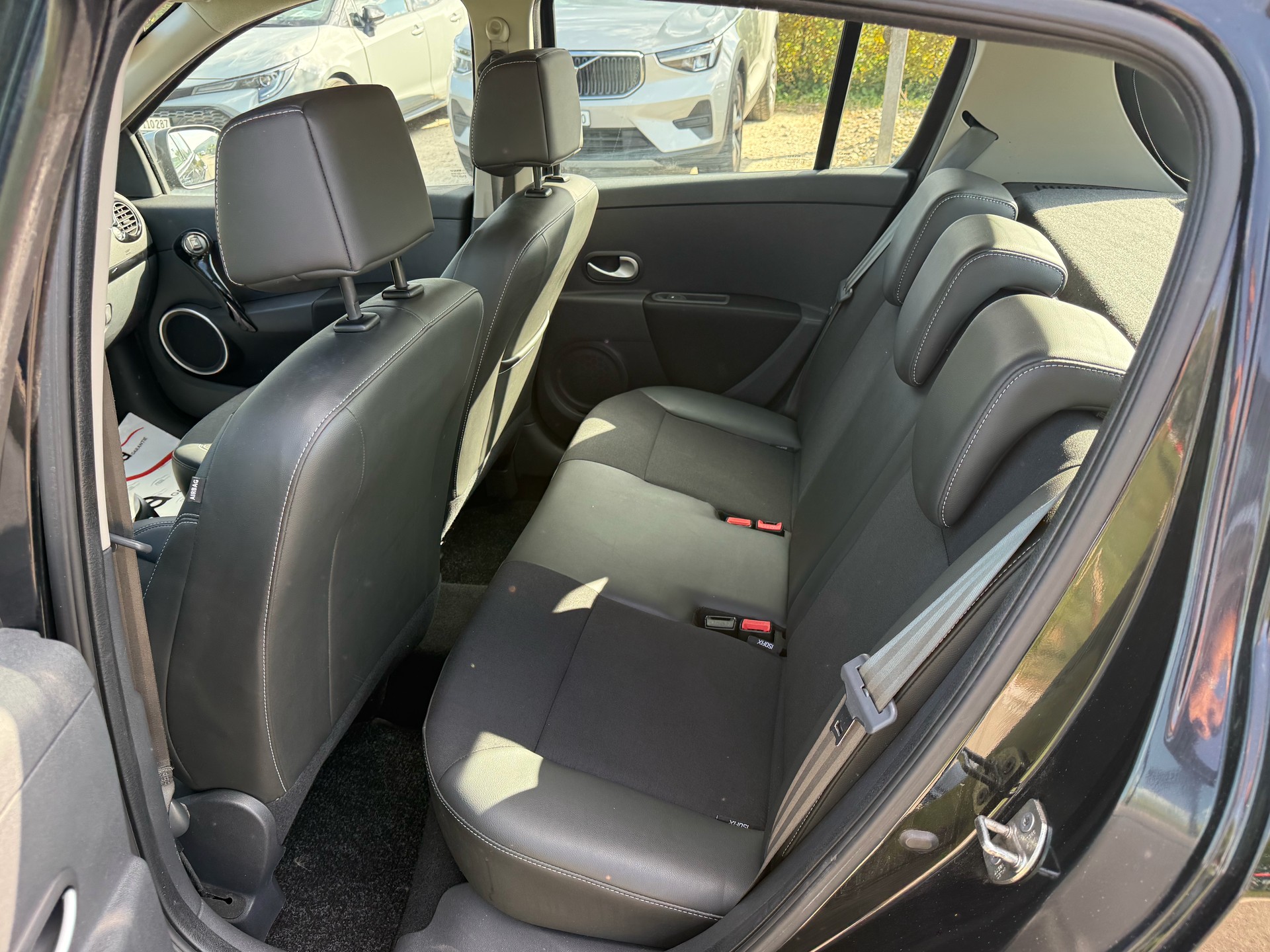 RENAULT Clio 1.6 16V Night&Day Automatic-image-7
