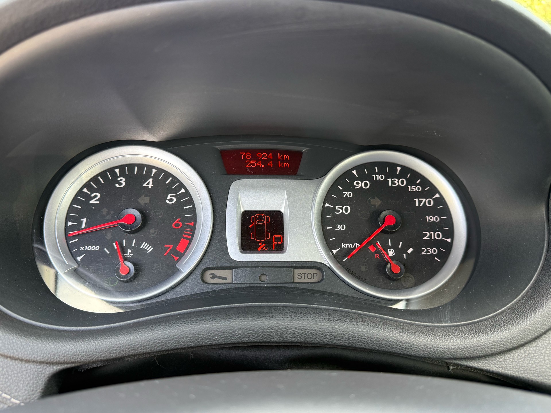 RENAULT Clio 1.6 16V Night&Day Automatic-image-12
