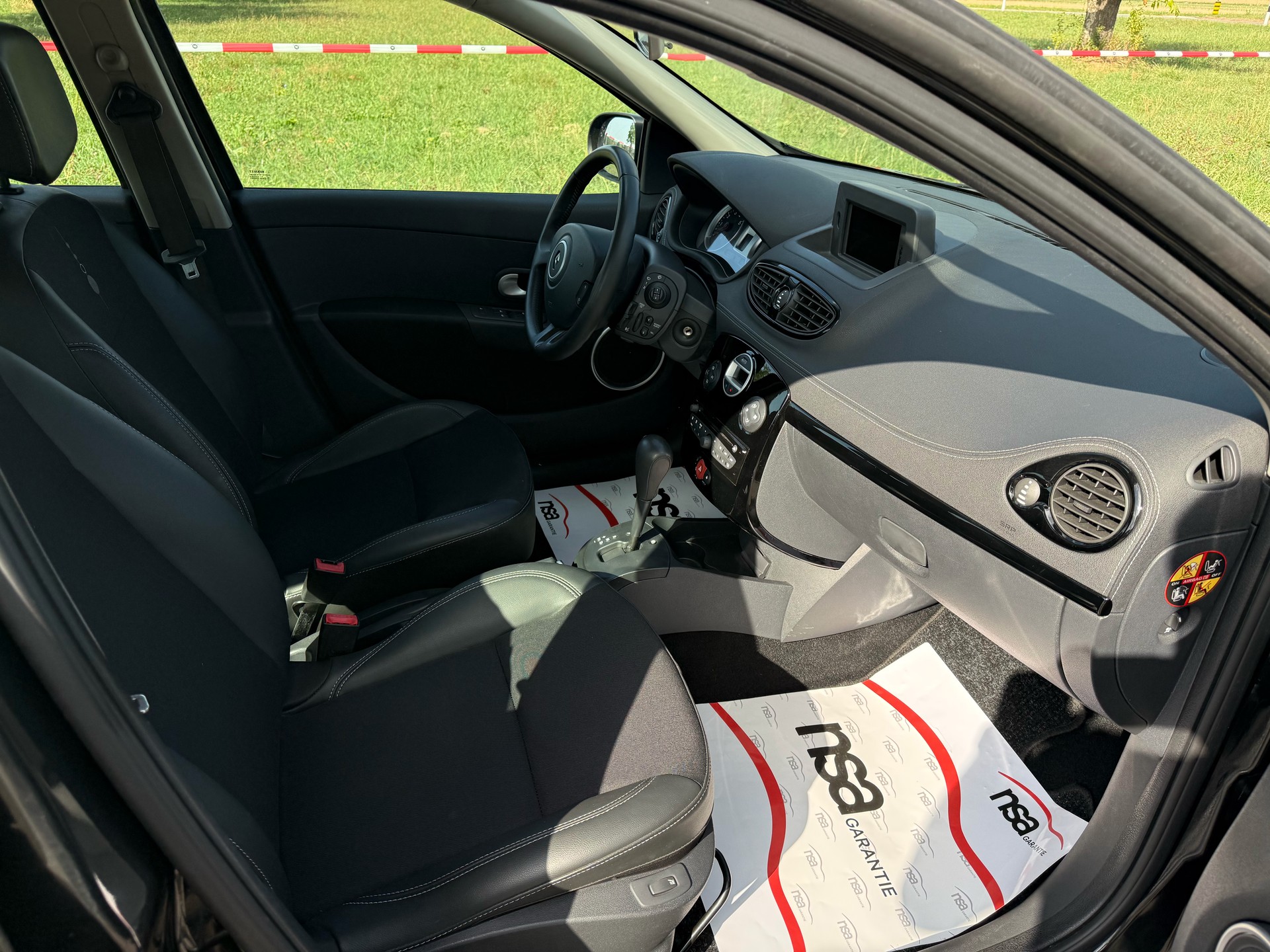 RENAULT Clio 1.6 16V Night&Day Automatic-image-8