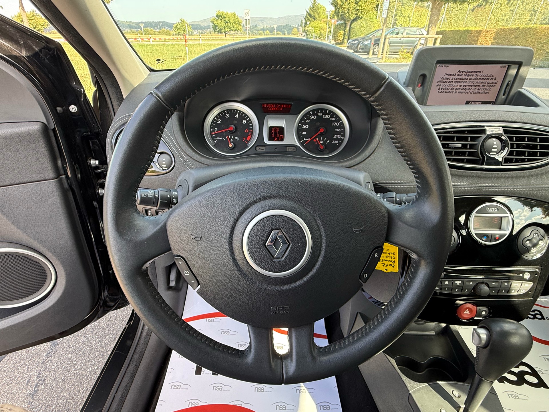 RENAULT Clio 1.6 16V Night&Day Automatic-image-10