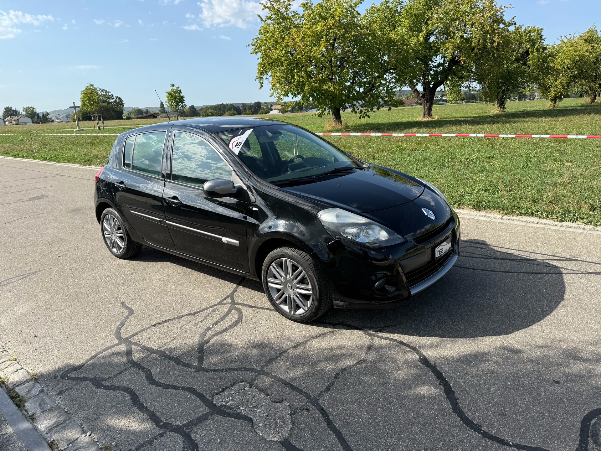 RENAULT Clio 1.6 16V Night&Day Automatic-image-1