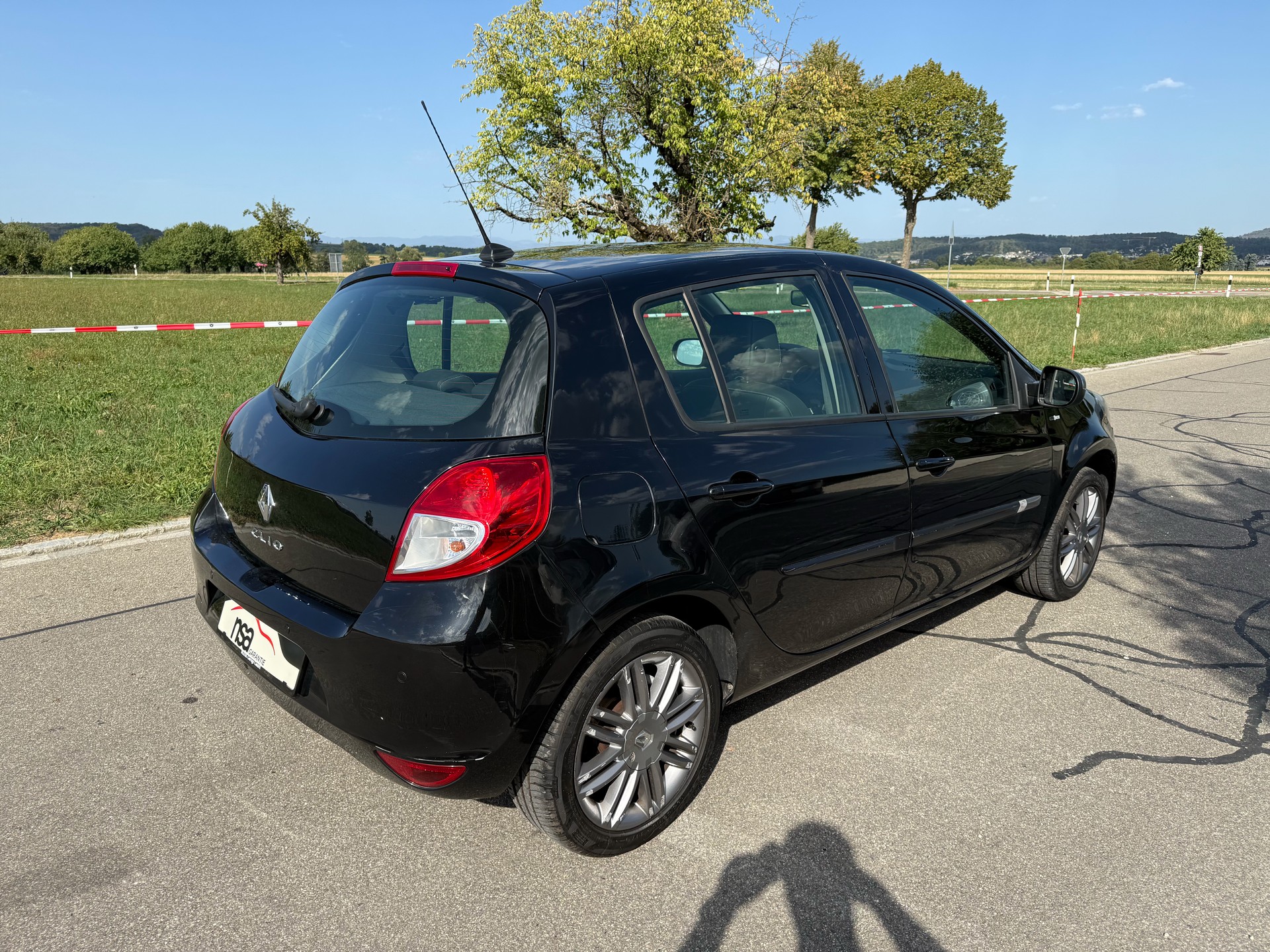RENAULT Clio 1.6 16V Night&Day Automatic-image-5