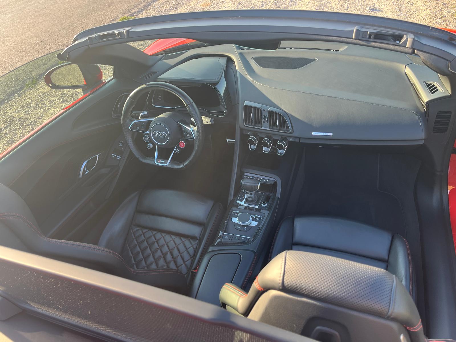 AUDI R8 Coupé 5.2 S-Tronic-image-6