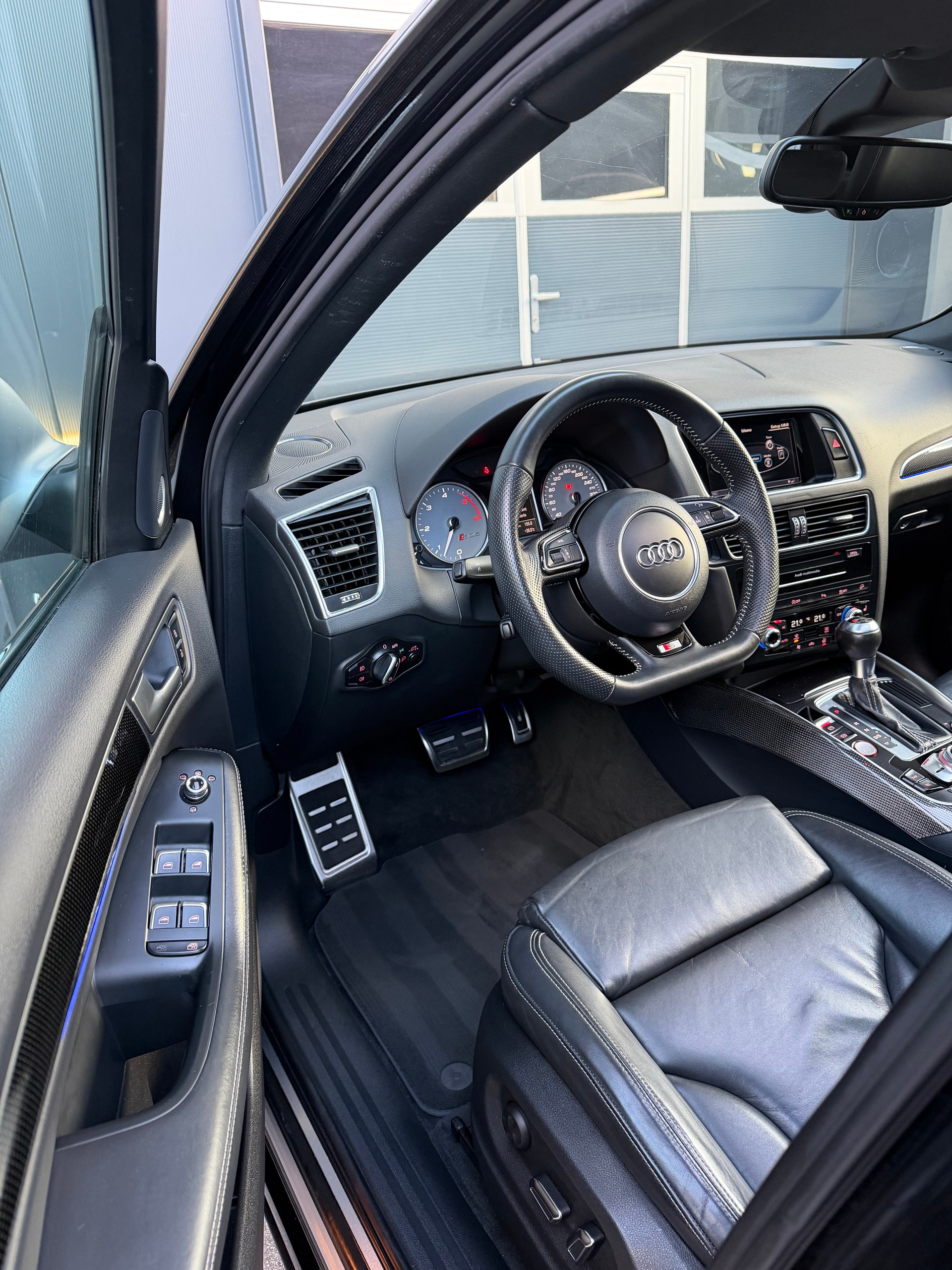 AUDI SQ5 3.0 TDI quattro tiptronic-image-12