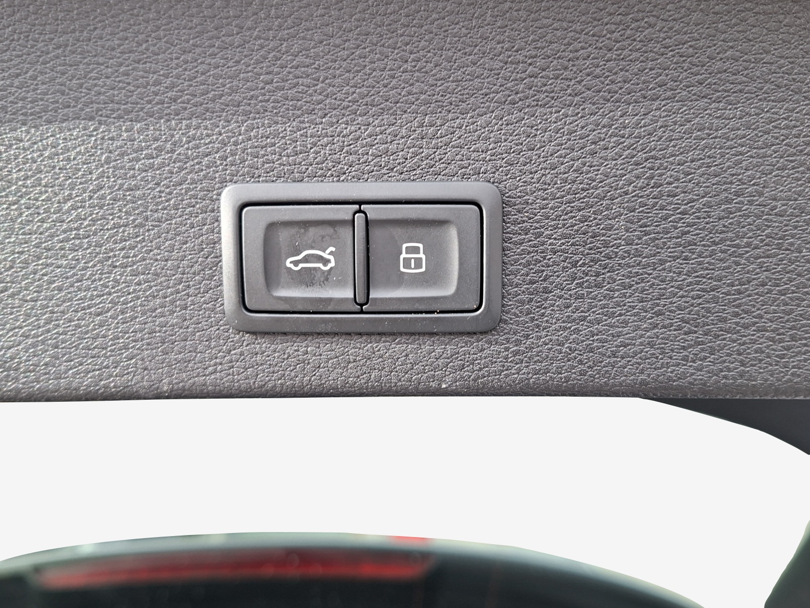 AUDI Q2 35 TFSI S line-image-13