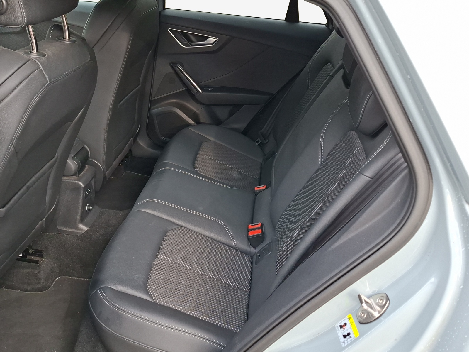 AUDI Q2 35 TFSI S line-image-11