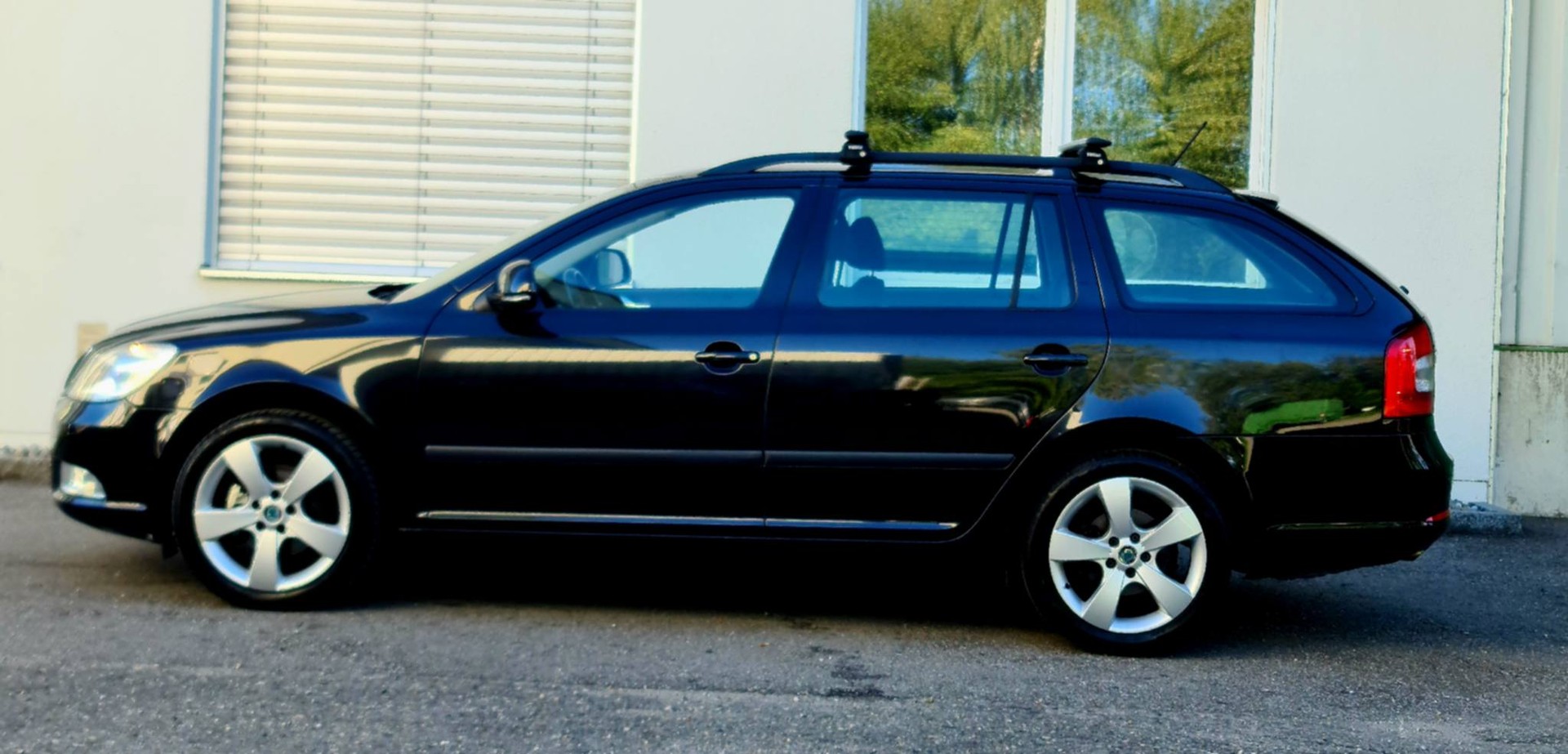 SKODA Octavia Combi 1.8 TSI Elegance-image-6
