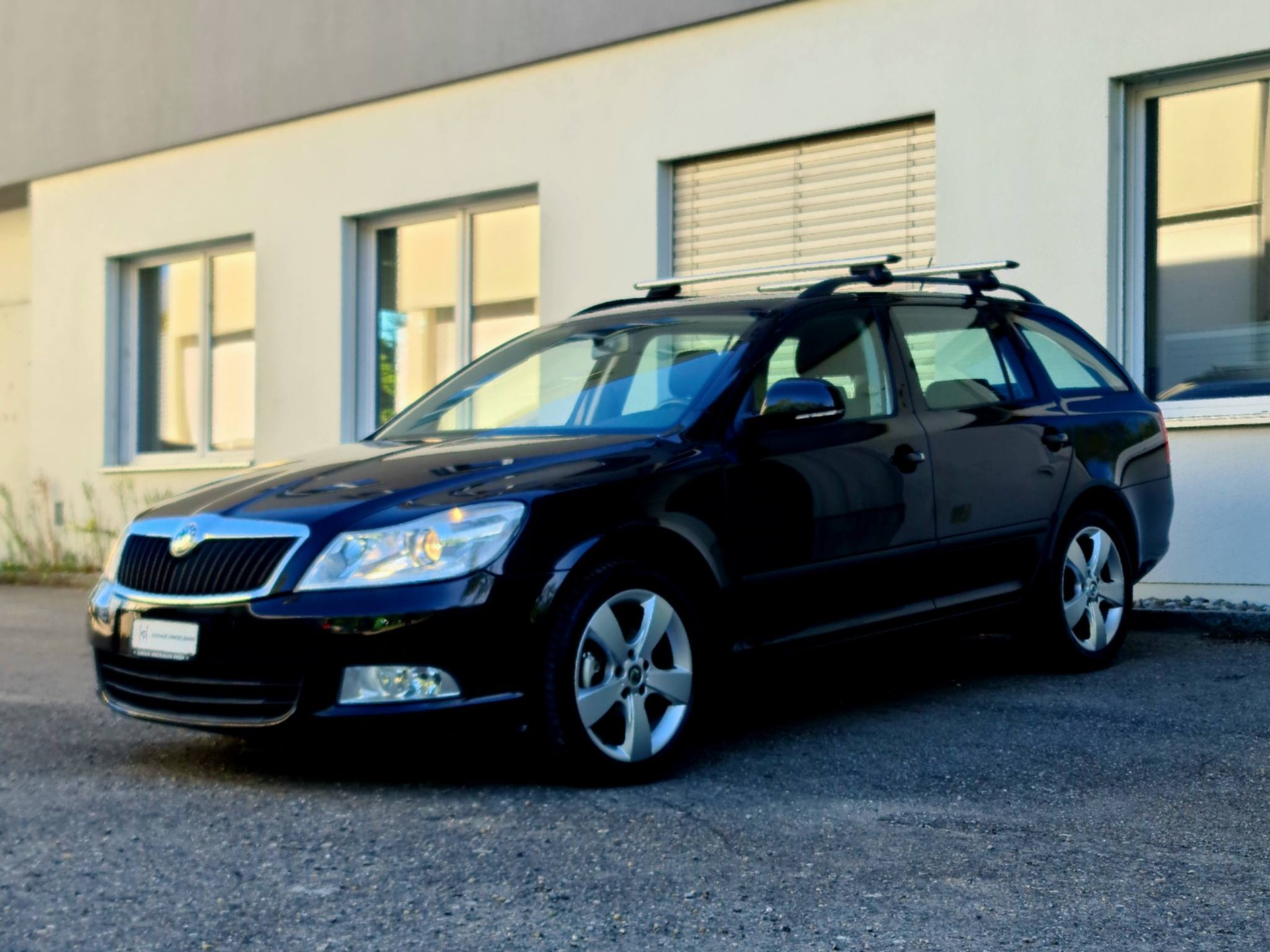 SKODA Octavia Combi 1.8 TSI Elegance-image-4