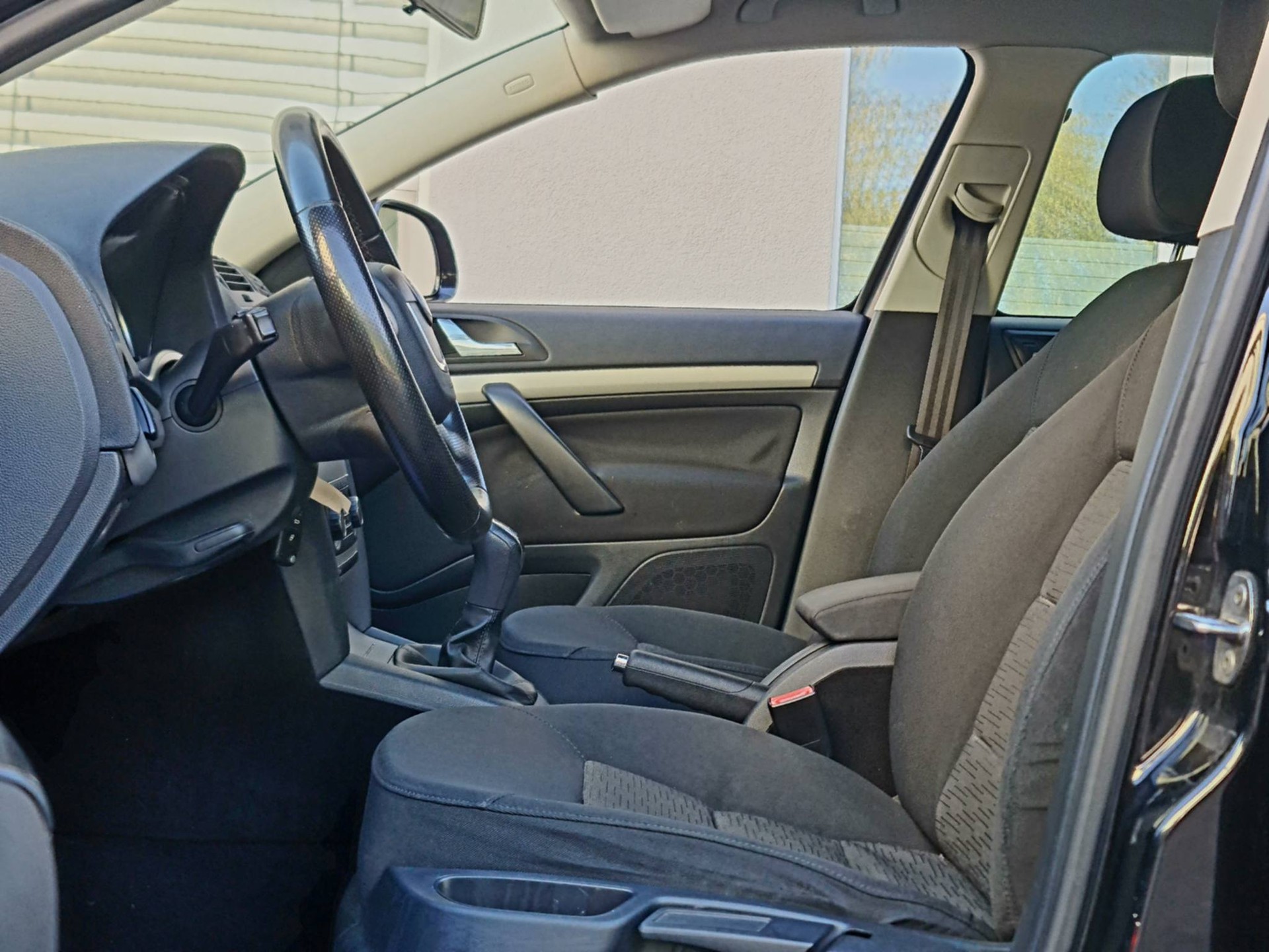 SKODA Octavia Combi 1.8 TSI Elegance-image-13