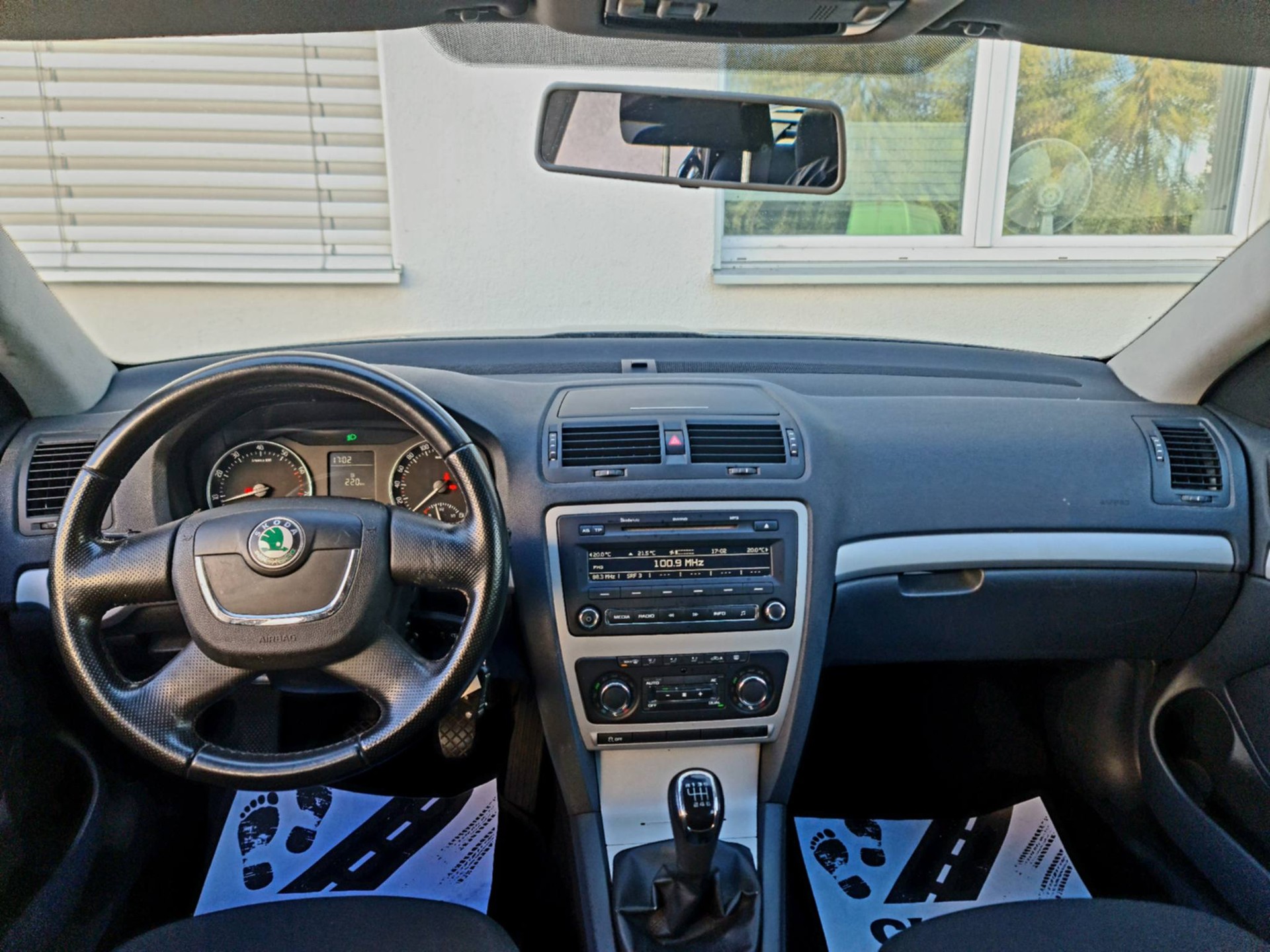 SKODA Octavia Combi 1.8 TSI Elegance-image-11