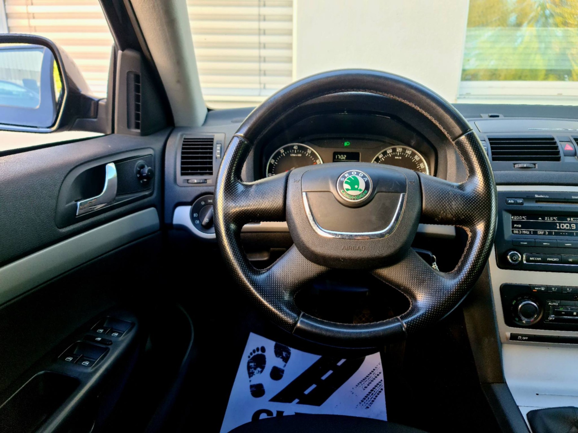 SKODA Octavia Combi 1.8 TSI Elegance-image-14