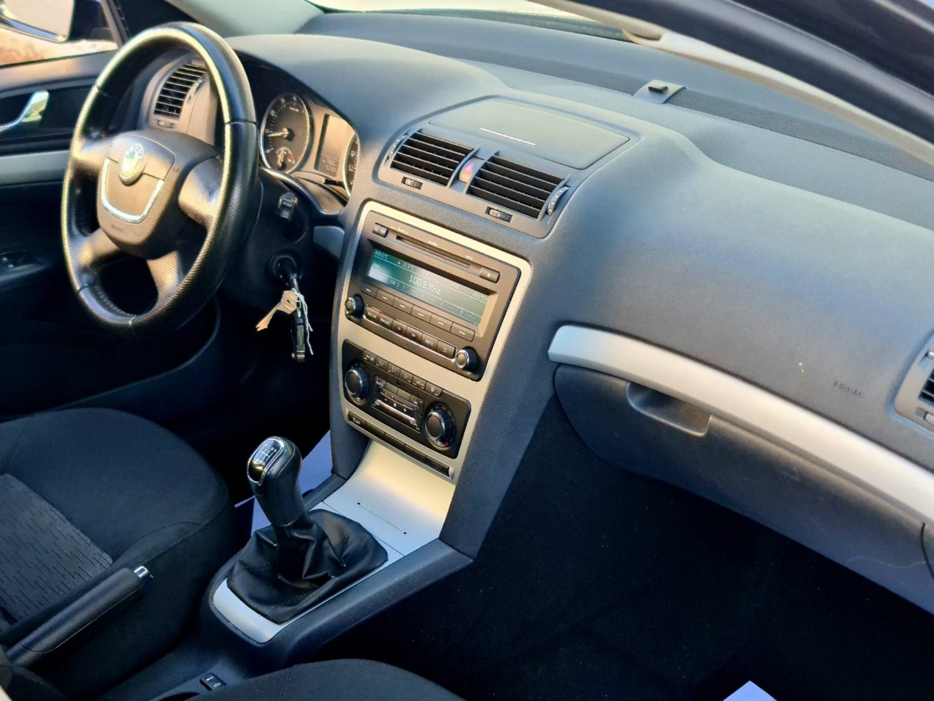 SKODA Octavia Combi 1.8 TSI Elegance-image-12